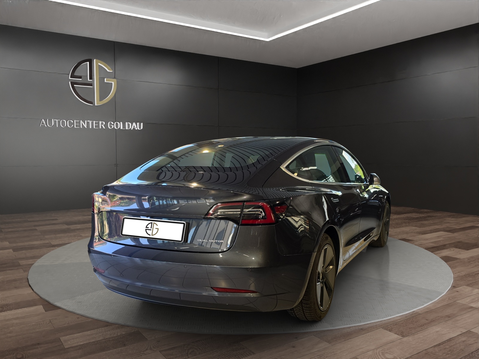 TESLA Model 3 Long Range Dual Motor AWD-showroom-element-3