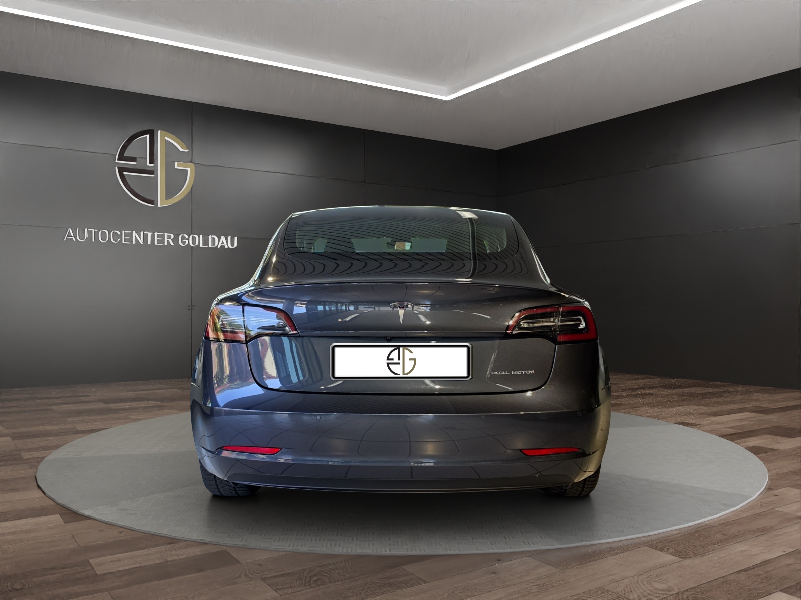 TESLA Model 3 Long Range Dual Motor AWD-showroom-element-2