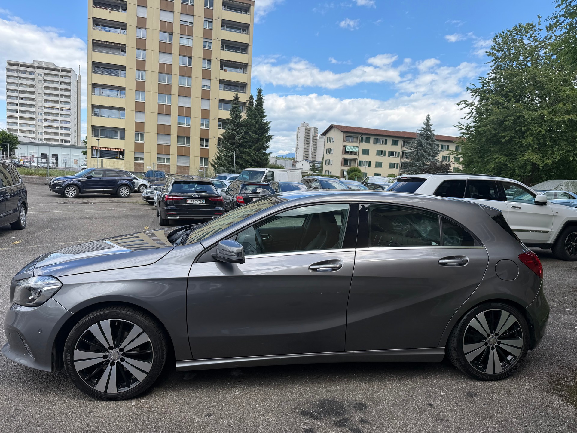 MERCEDES-BENZ A 220 AMG Line 4Matic 7G-DCT-image-1