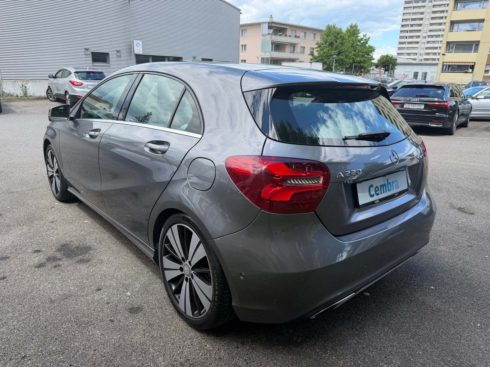 MERCEDES-BENZ A 220 AMG Line 4Matic 7G-DCT-image-2