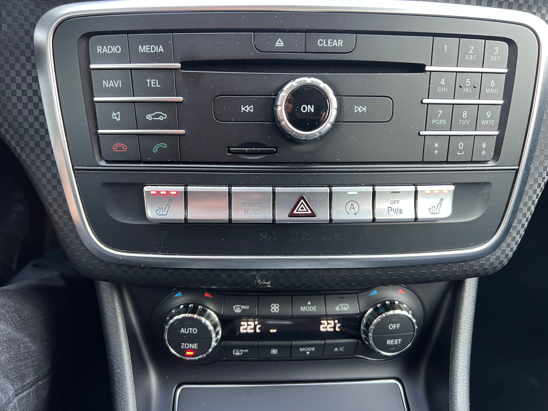 MERCEDES-BENZ A 220 AMG Line 4Matic 7G-DCT-image-12