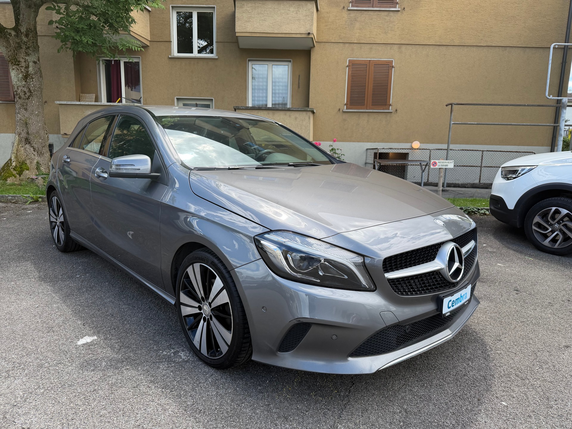MERCEDES-BENZ A 220 AMG Line 4Matic 7G-DCT-image-5