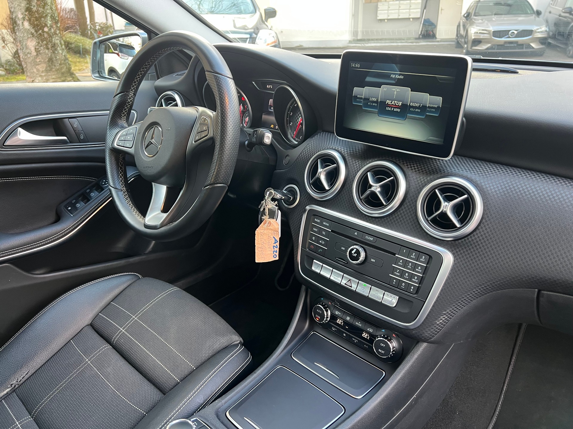 MERCEDES-BENZ A 220 AMG Line 4Matic 7G-DCT-image-7