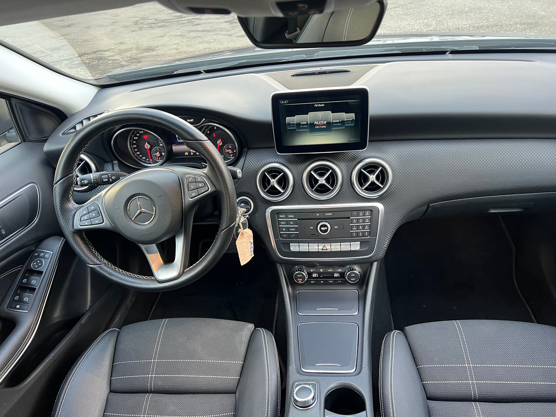 MERCEDES-BENZ A 220 AMG Line 4Matic 7G-DCT-image-10