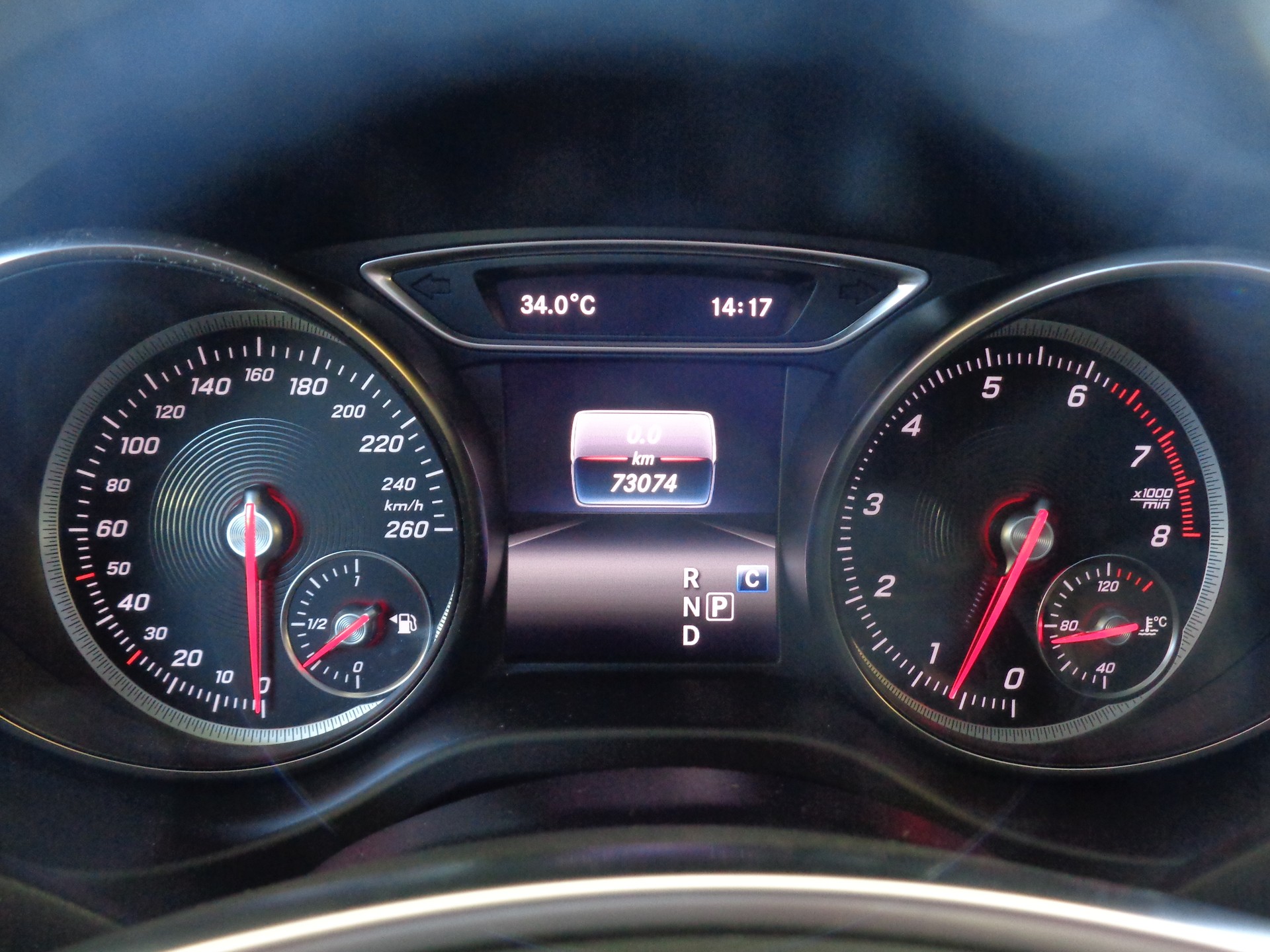 MERCEDES-BENZ GLA 220 AMG Line 4Matic 7G-DCT-image-14