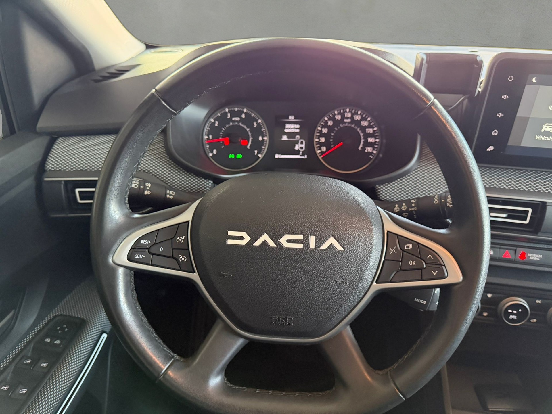 DACIA Jogger TCe 110 Extreme ** Visite sur rendez-vous**-image-11