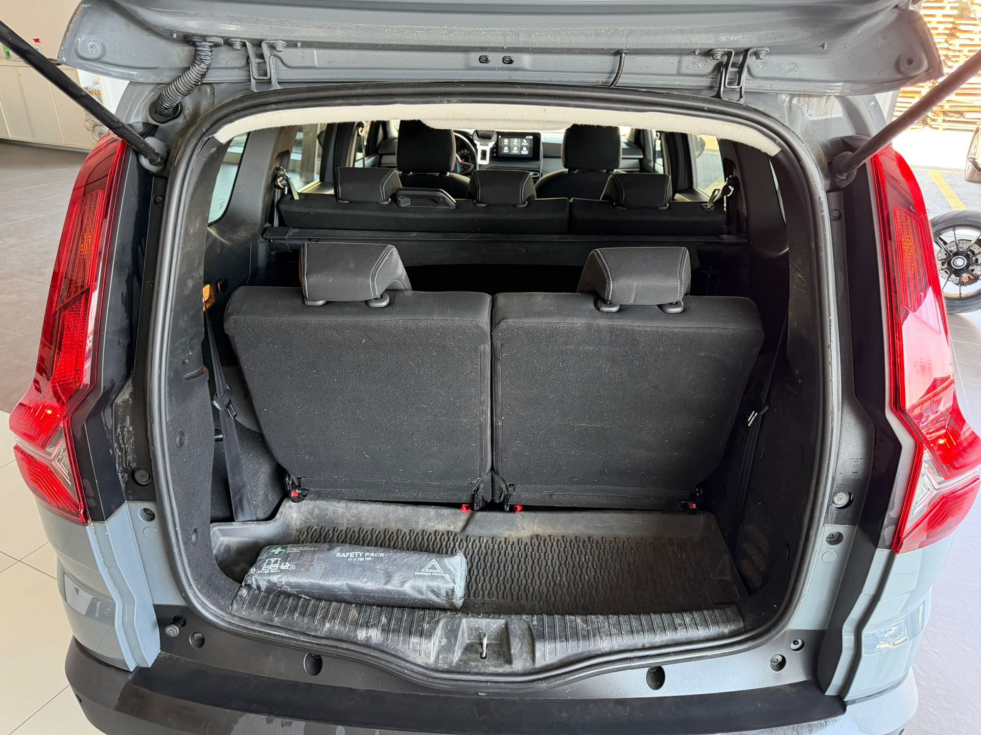 DACIA Jogger TCe 110 Extreme ** Visite sur rendez-vous**-showroom-element-3
