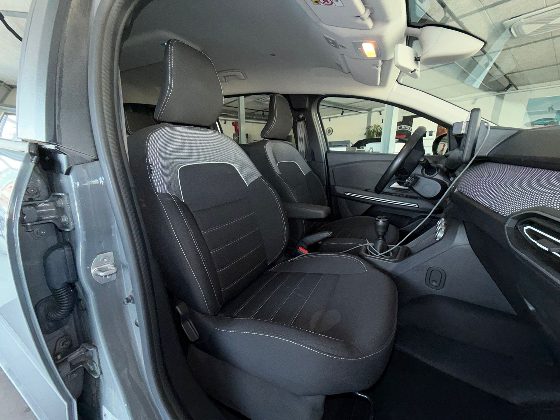 DACIA Jogger TCe 110 Extreme ** Visite sur rendez-vous**-image-9