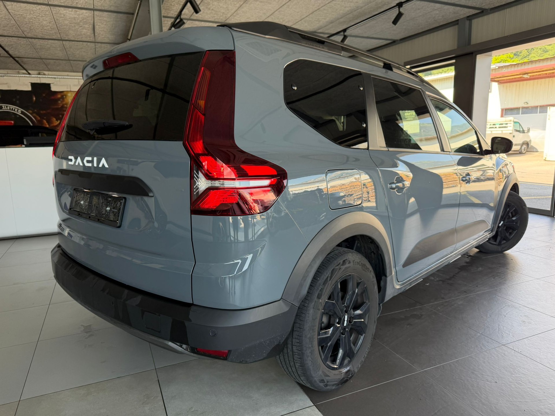 DACIA Jogger TCe 110 Extreme ** Visite sur rendez-vous**-image-4