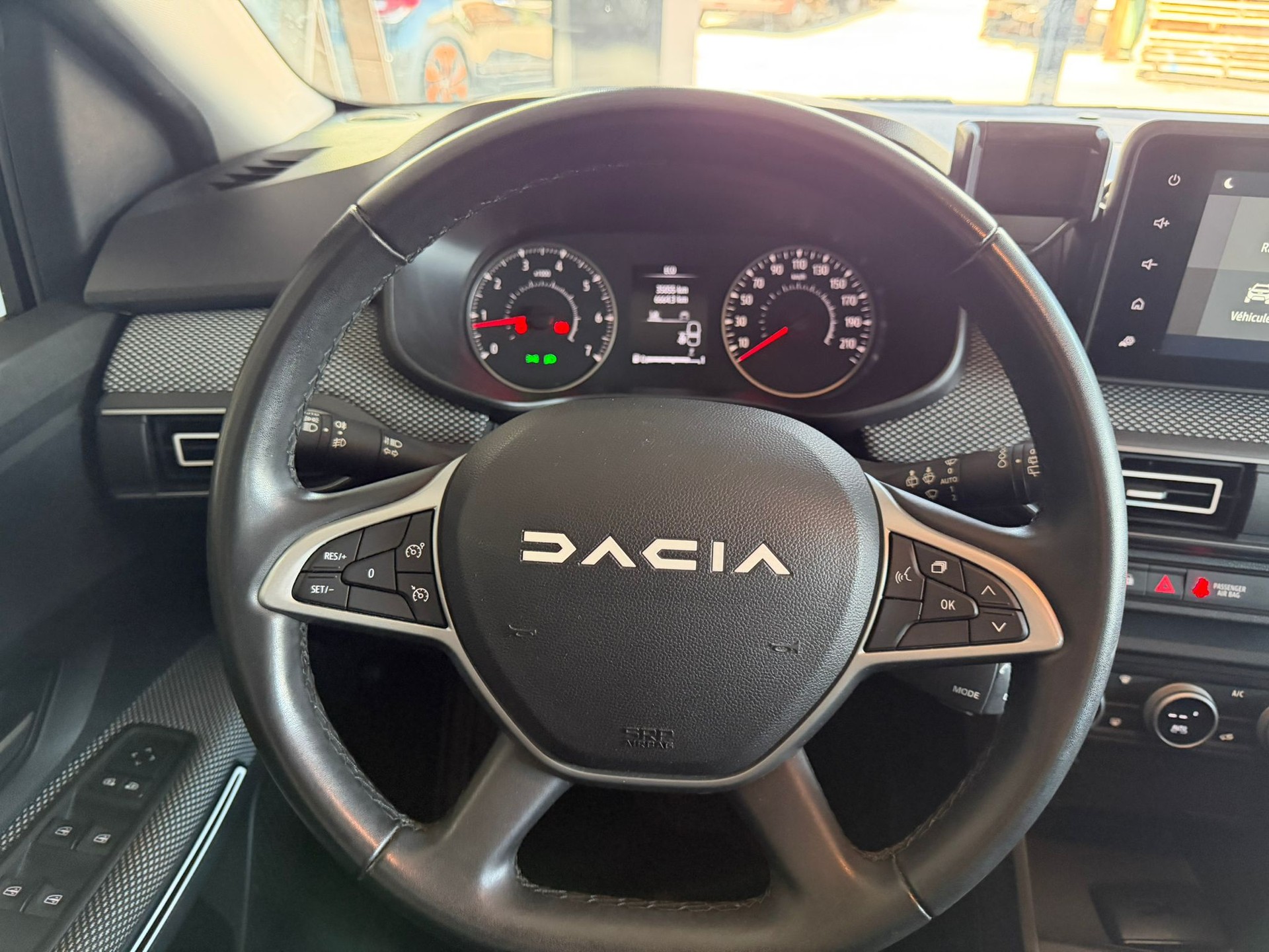 DACIA Jogger TCe 110 Extreme ** Visite sur rendez-vous**-image-11