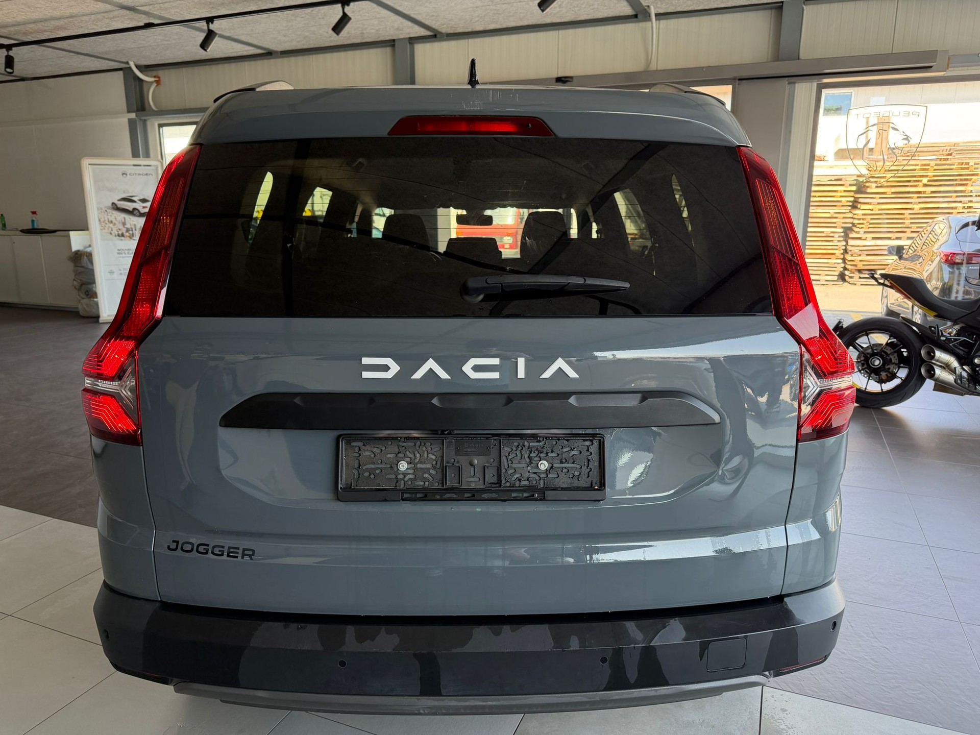 DACIA Jogger TCe 110 Extreme ** Visite sur rendez-vous**-showroom-element-2