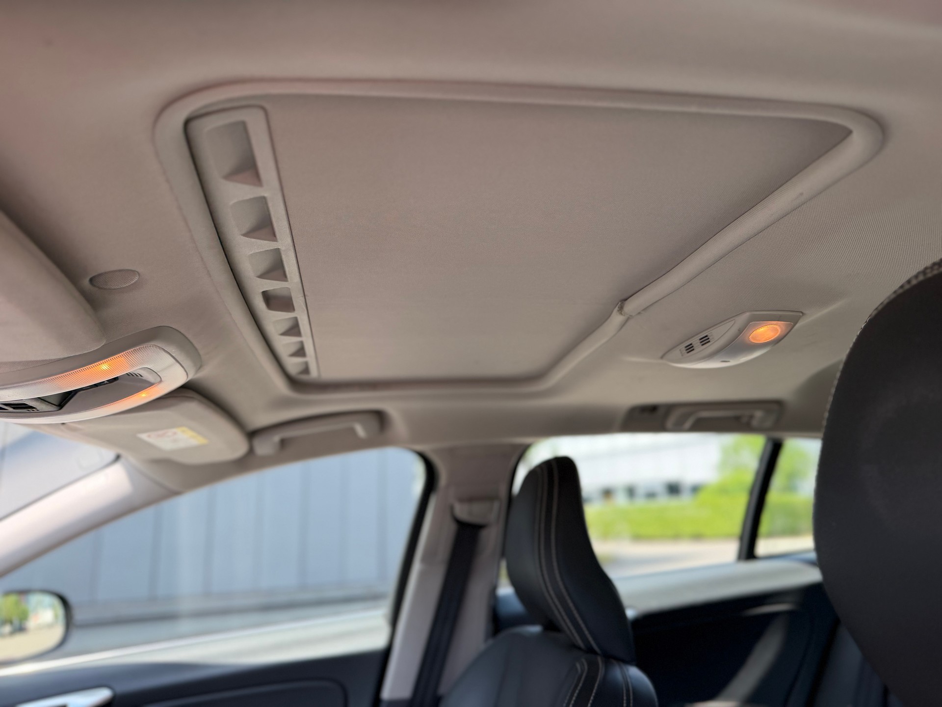 VOLVO V60 D6 AWD Plug-in Hybrid Momentum Geartronic-image-17