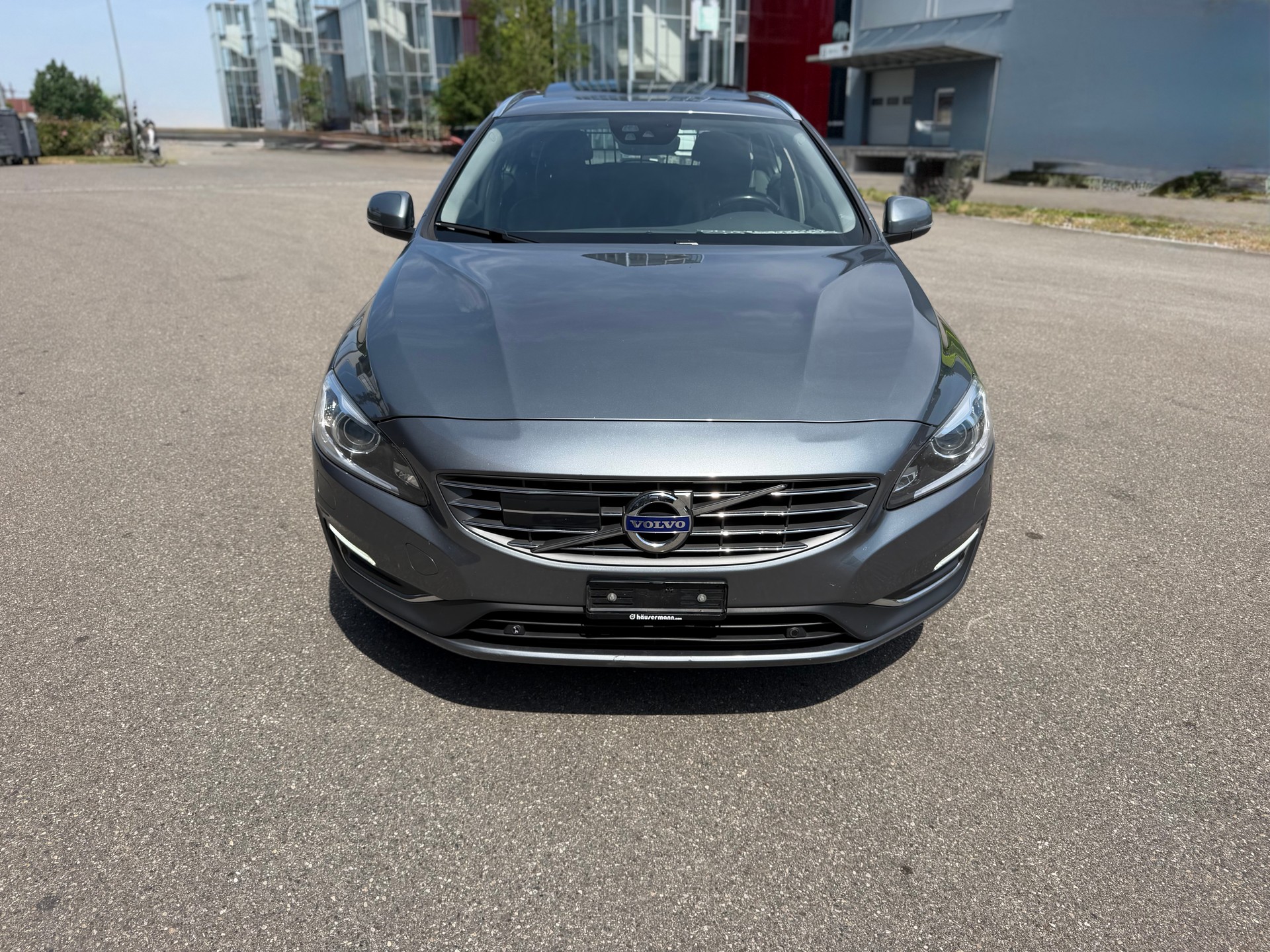 VOLVO V60 D6 AWD Plug-in Hybrid Momentum Geartronic-image-1