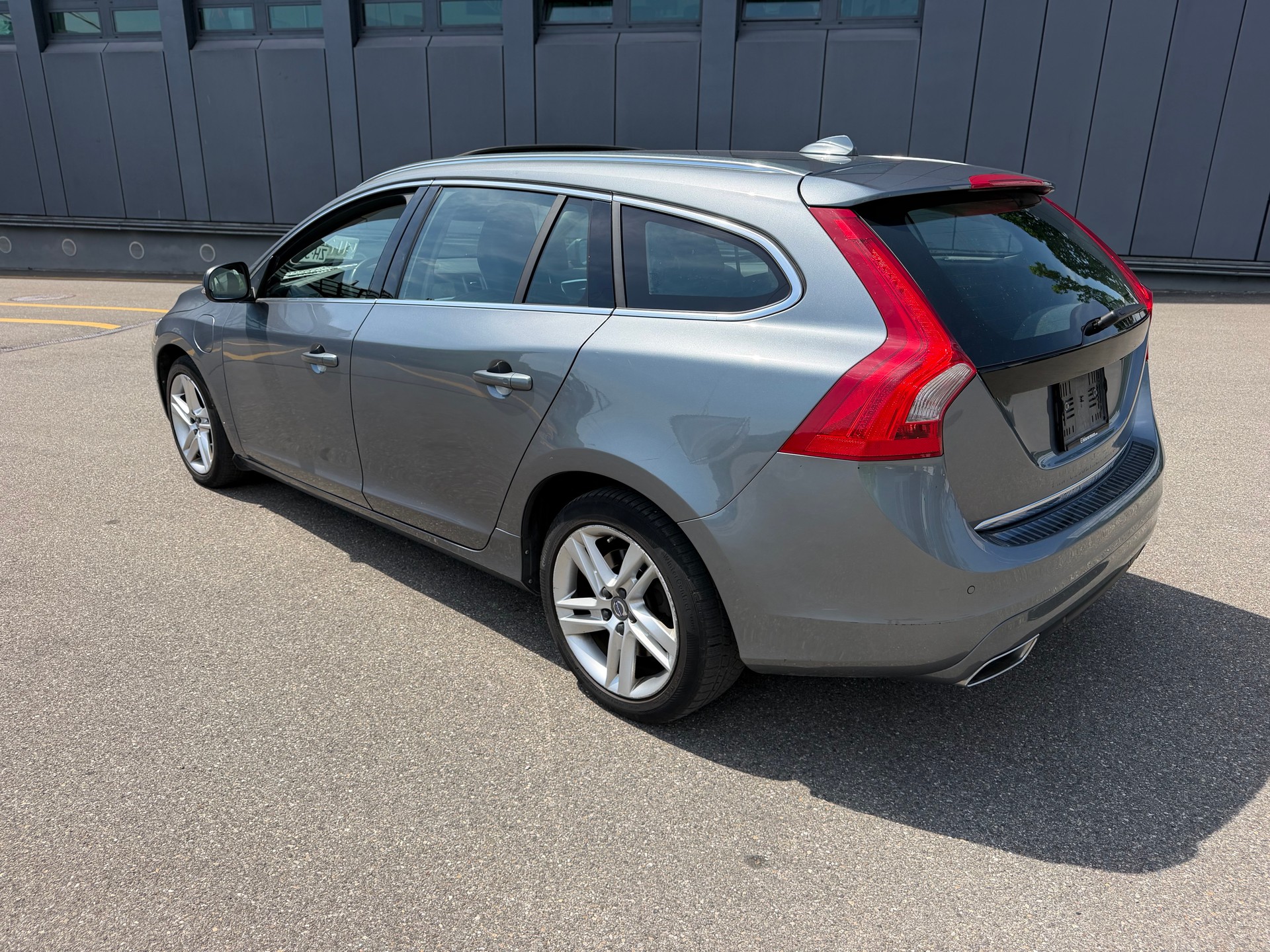 VOLVO V60 D6 AWD Plug-in Hybrid Momentum Geartronic-image-6