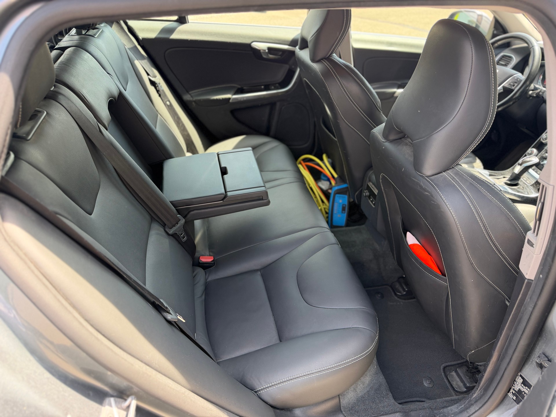 VOLVO V60 D6 AWD Plug-in Hybrid Momentum Geartronic-image-10