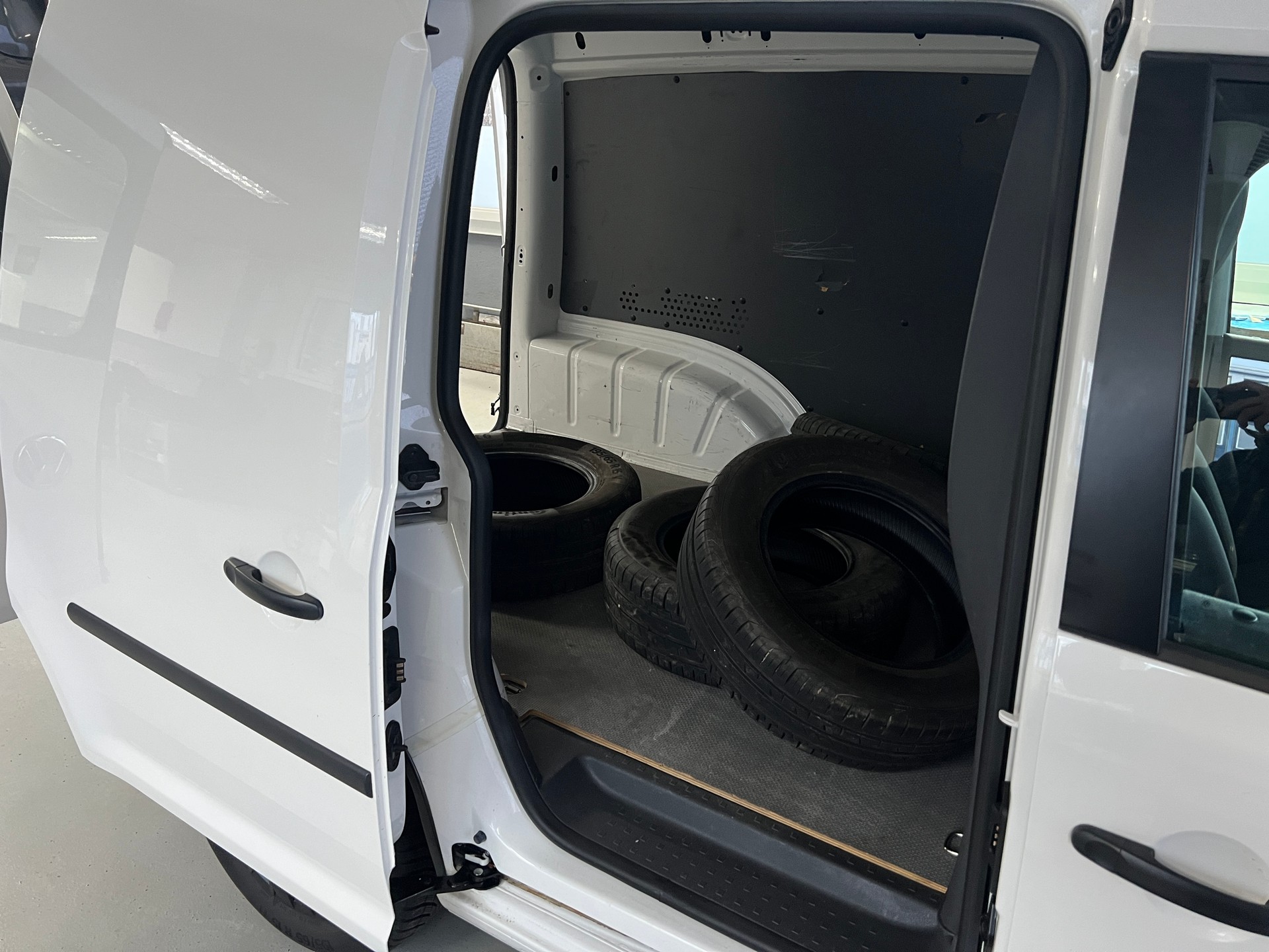 VW Caddy 1.6 TDI DSG-image-9