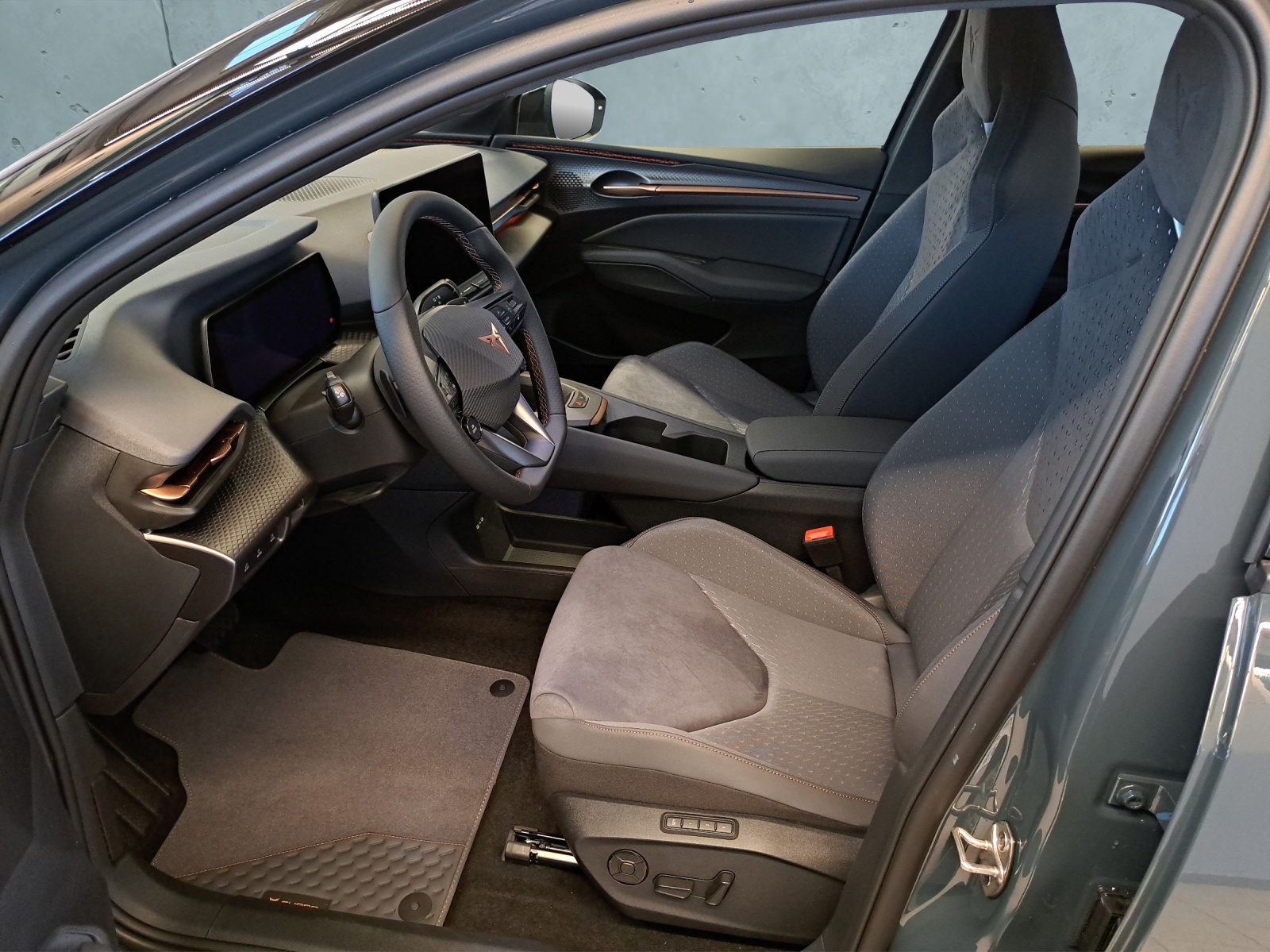 CUPRA Raval 52 kWh Dynamic+ Launch Edition-image-9