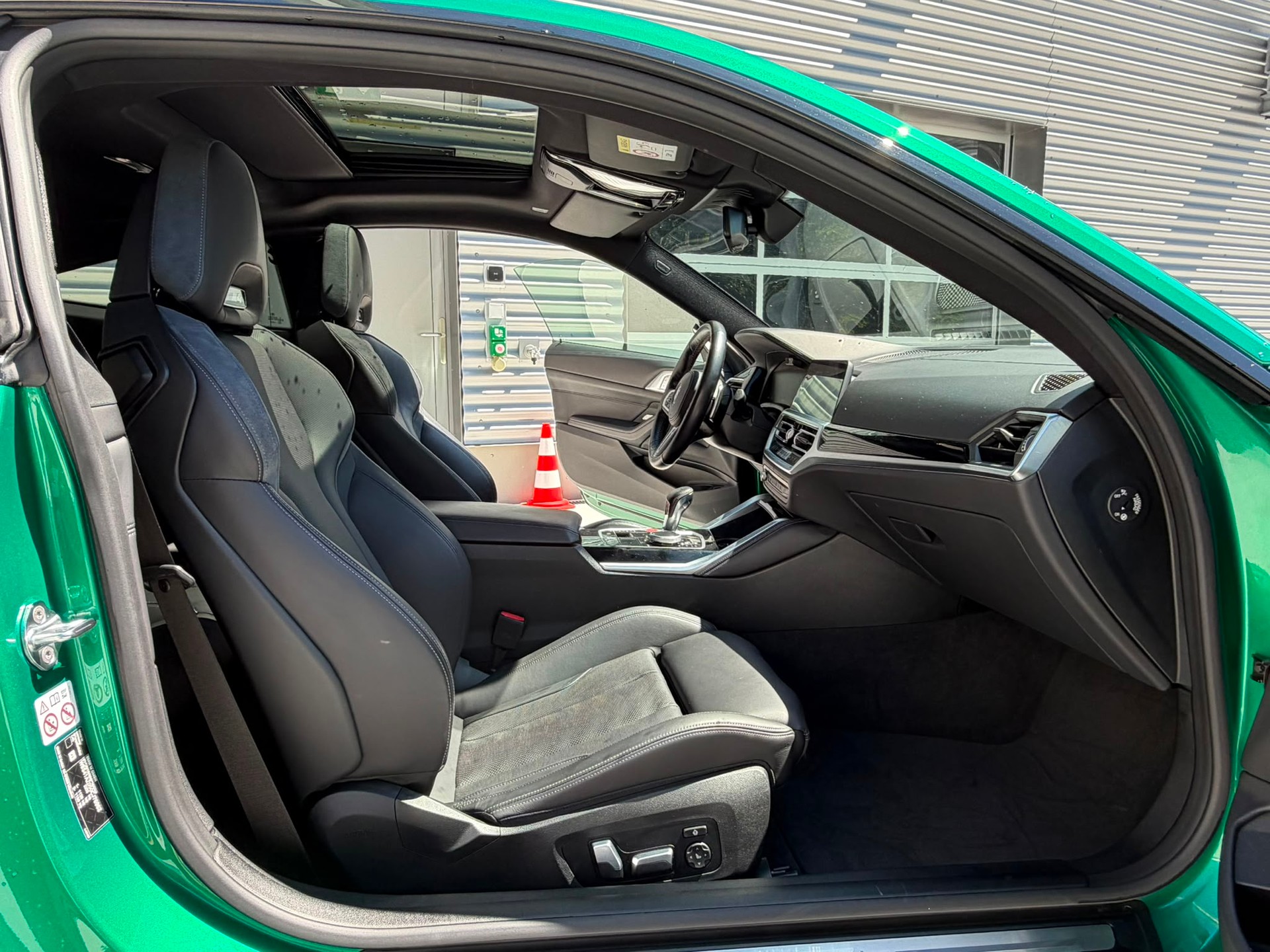 BMW M4 Coupé Competition M xDrive-image-10