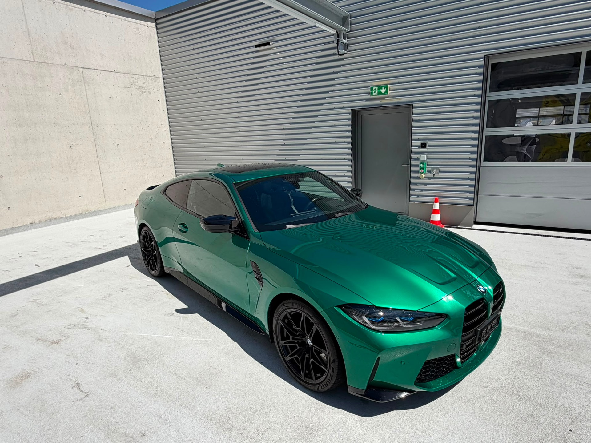 BMW M4 Coupé Competition M xDrive-image-9