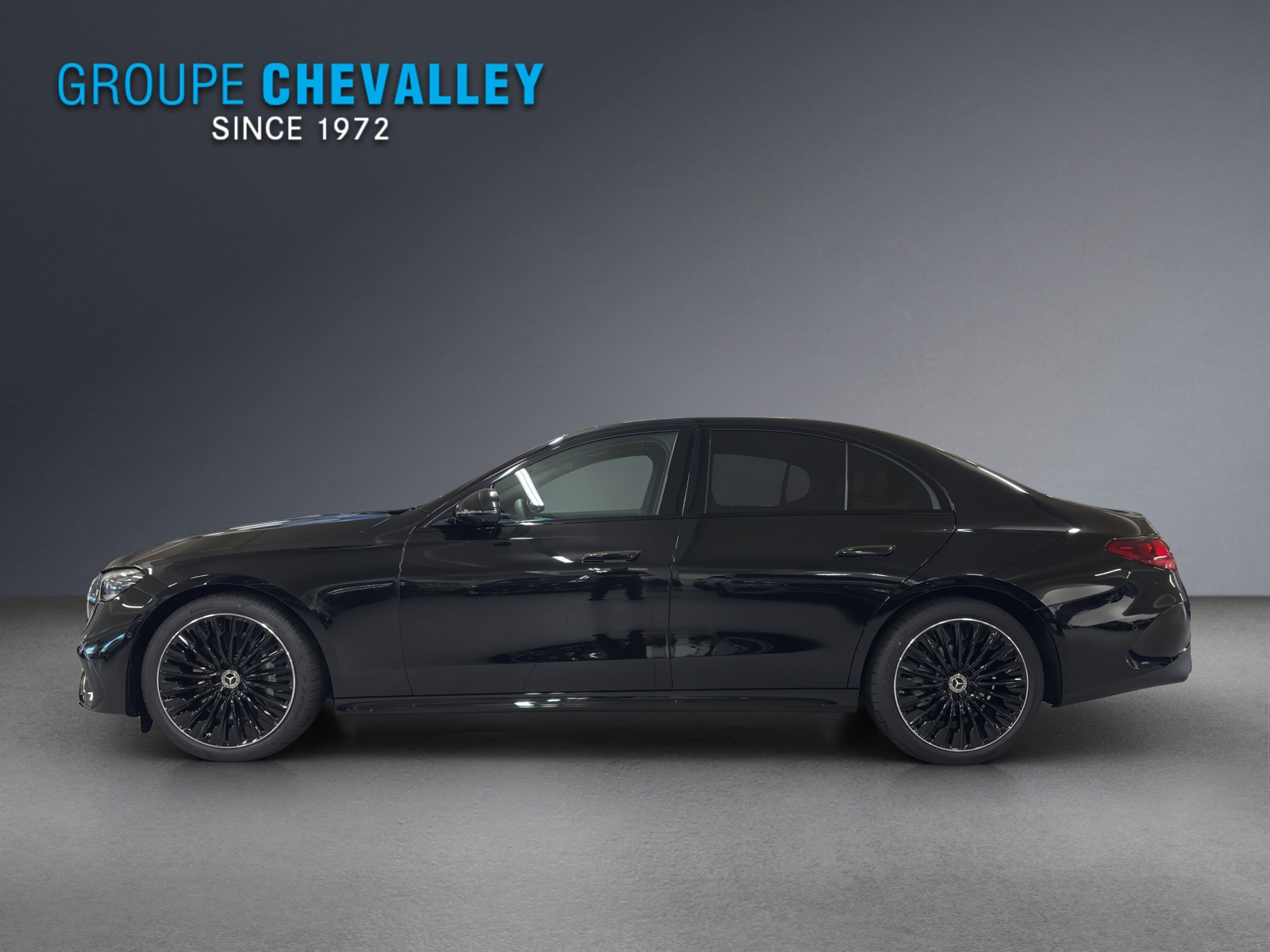 MERCEDES-BENZ E 220 d 4M Berline-showroom-element-1