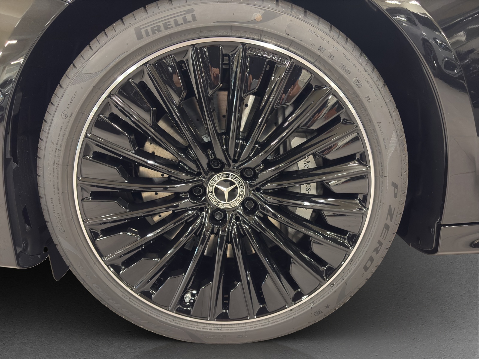 MERCEDES-BENZ E 220 d 4M Berline-image-14