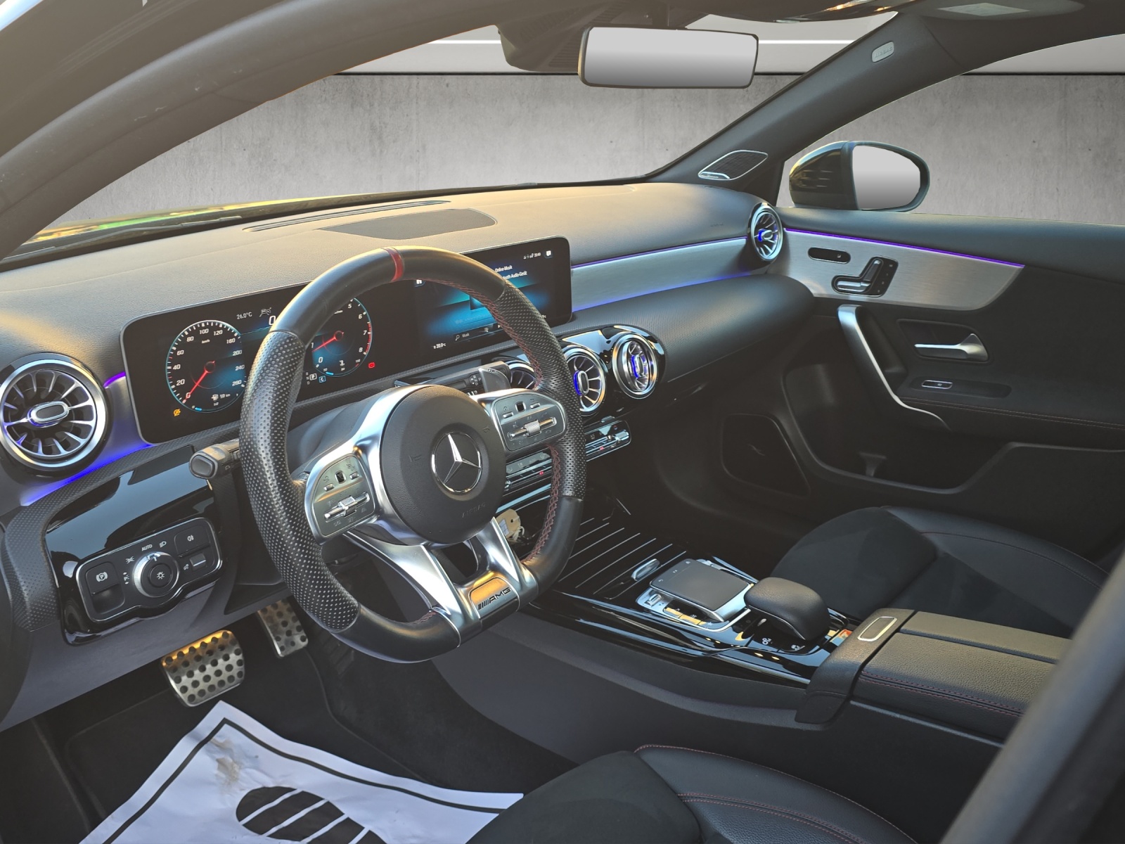MERCEDES-BENZ A 35 AMG 4Matic Speedshift-image-9