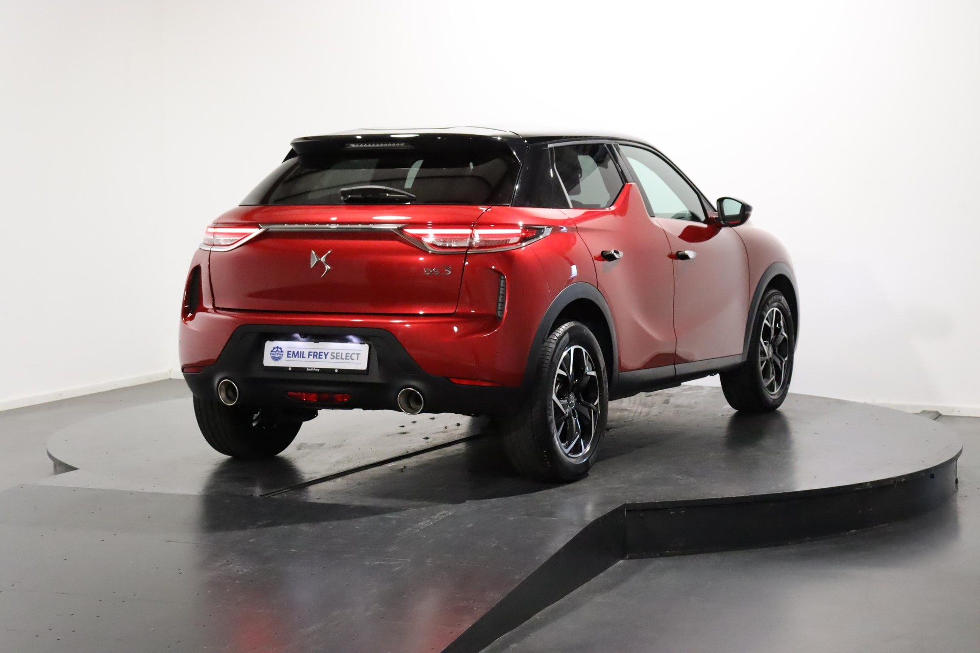 DS AUTOMOBILES 3 Crossback 1.2 PureTech 155 So Chic-image-2