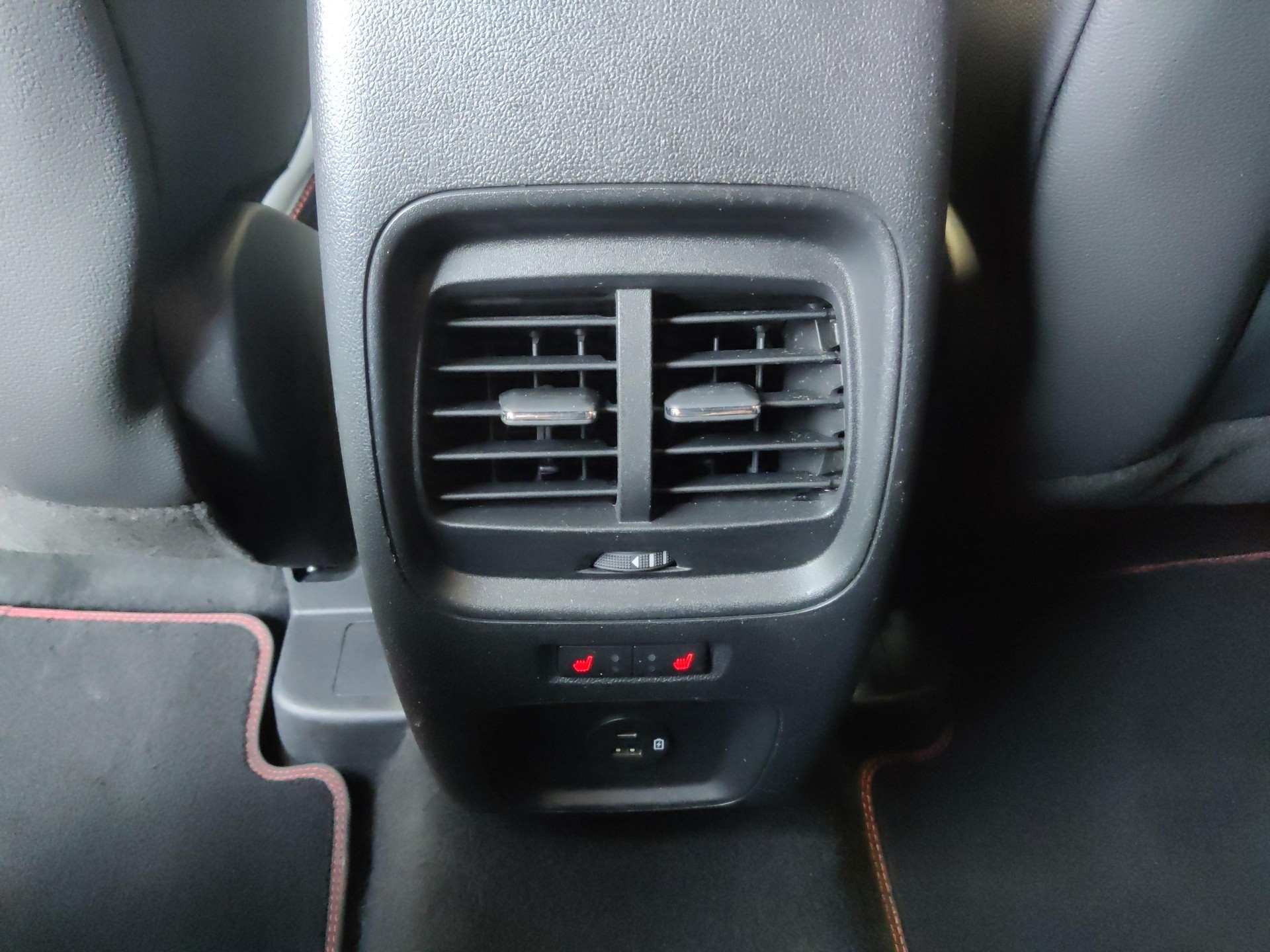 FORD Kuga 2.5 Plug-in Hybrid ST-Line X-image-17