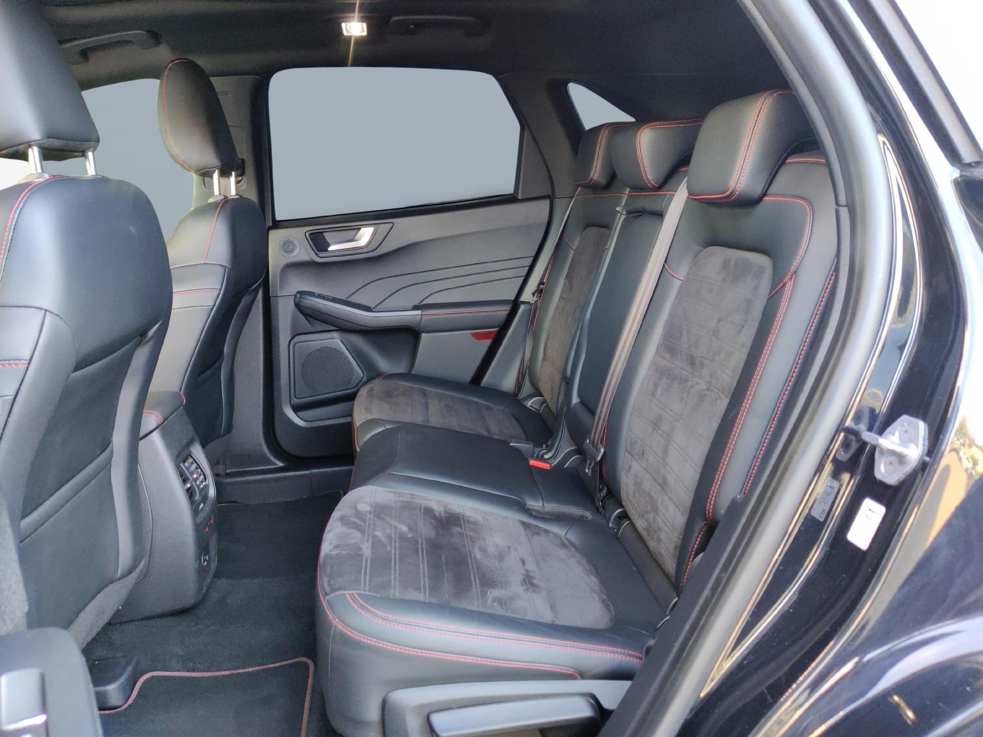 FORD Kuga 2.5 Plug-in Hybrid ST-Line X-image-16