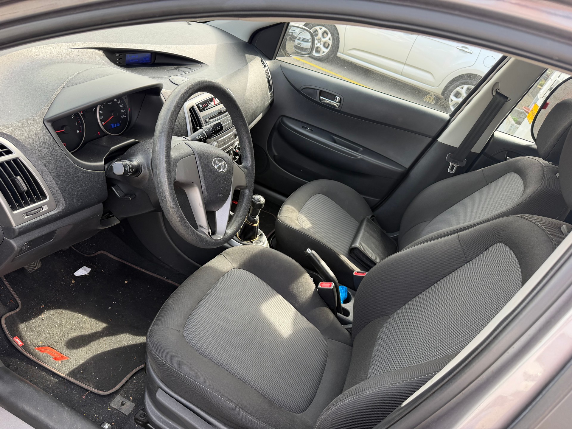 HYUNDAI i20 1.2 Comfort-image-6