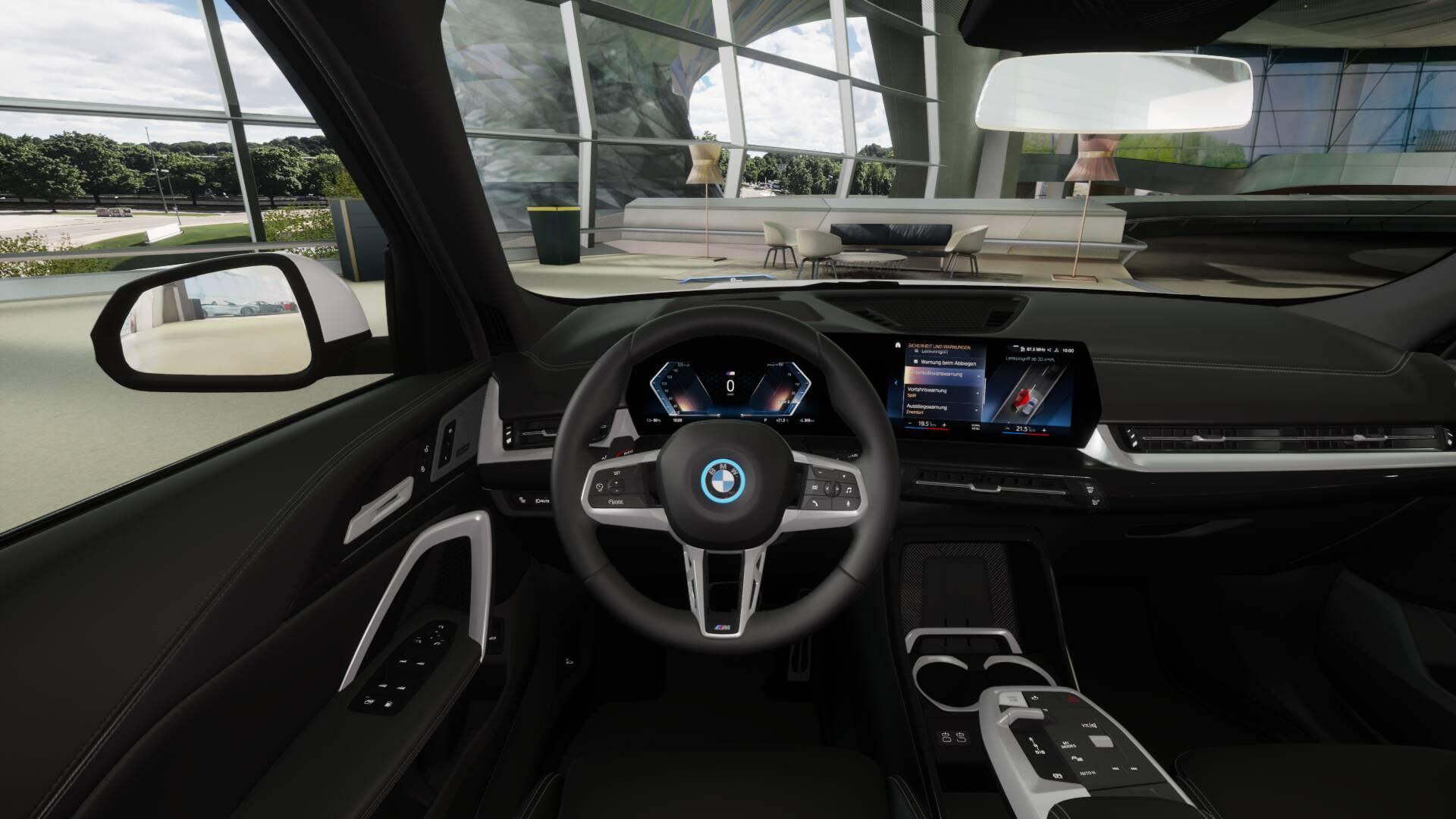 BMW iX1 30 xDrive-image-12