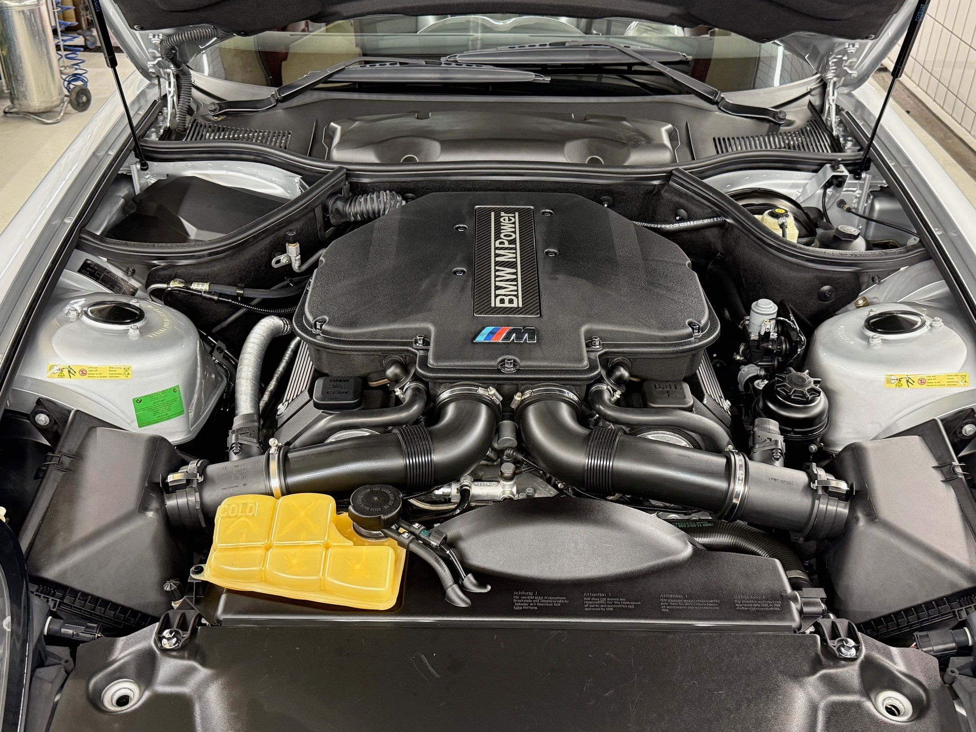 BMW Z8 Roadster-image-9