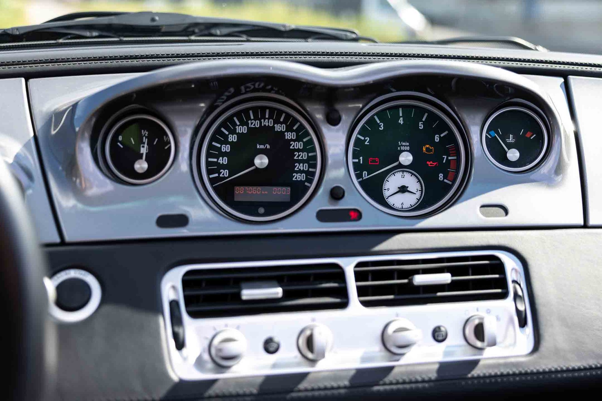 BMW Z8 Roadster-image-7