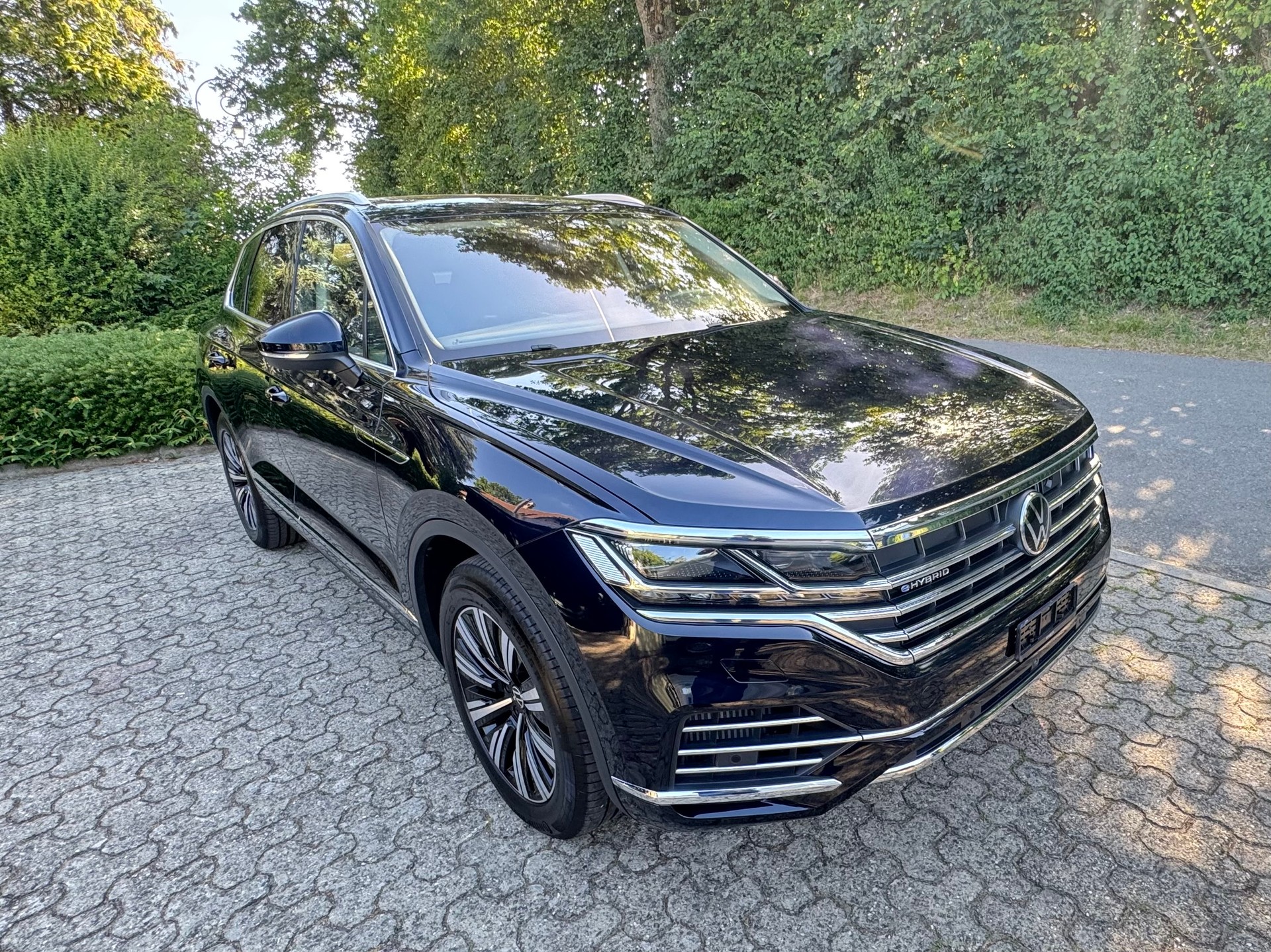 VW 3.0 V6 TSI PHEV Atmosphere-image-0