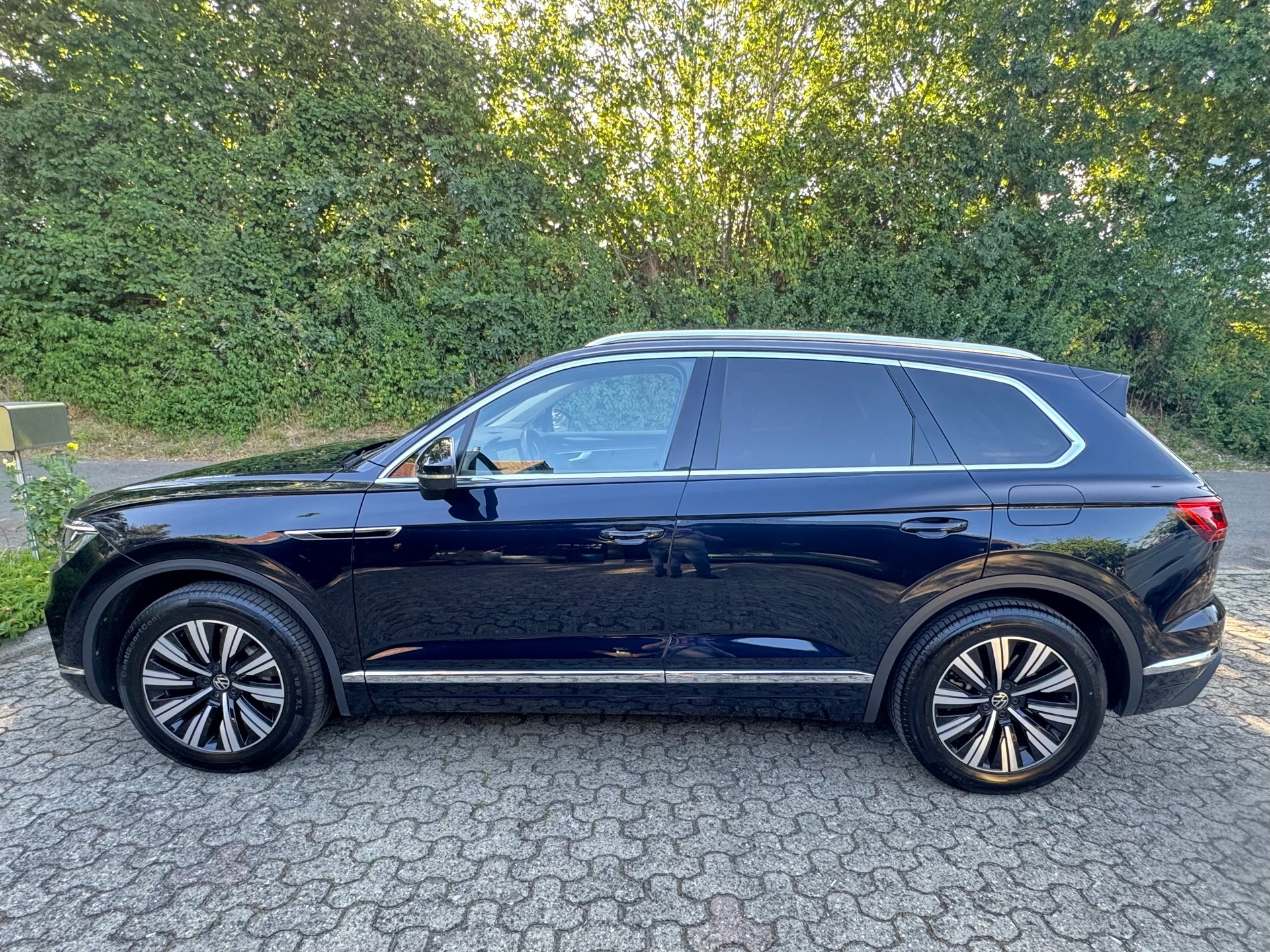 VW 3.0 V6 TSI PHEV Atmosphere-image-1