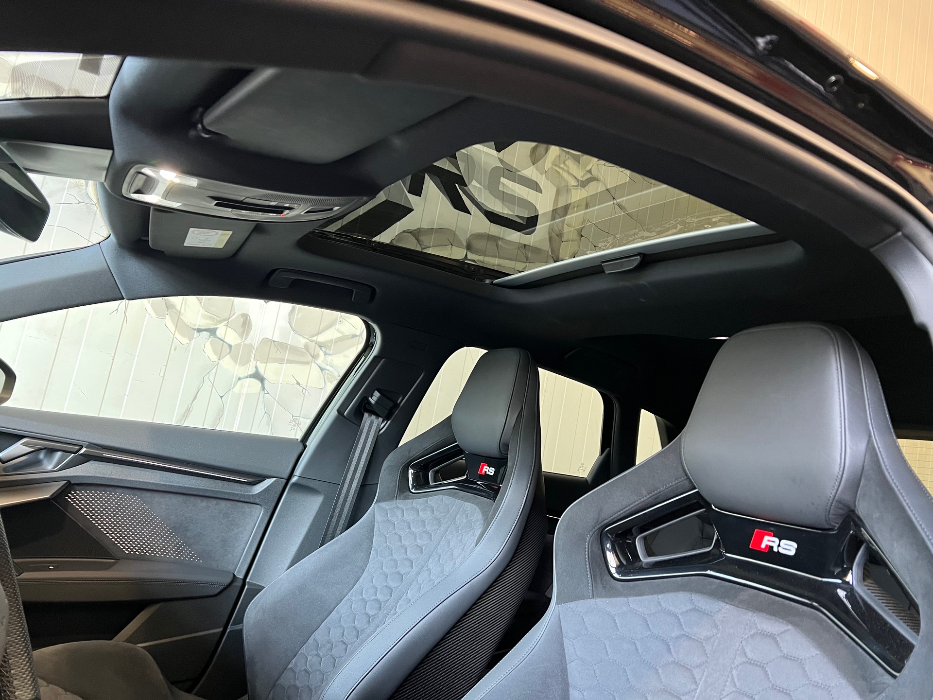 AUDI RS3 Sportback 2.5 TSI quattro S-tronic-image-14