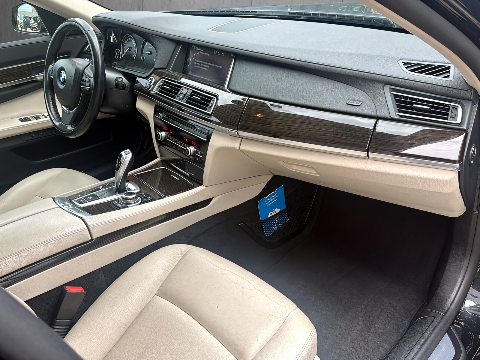 BMW 730d xDrive-image-10
