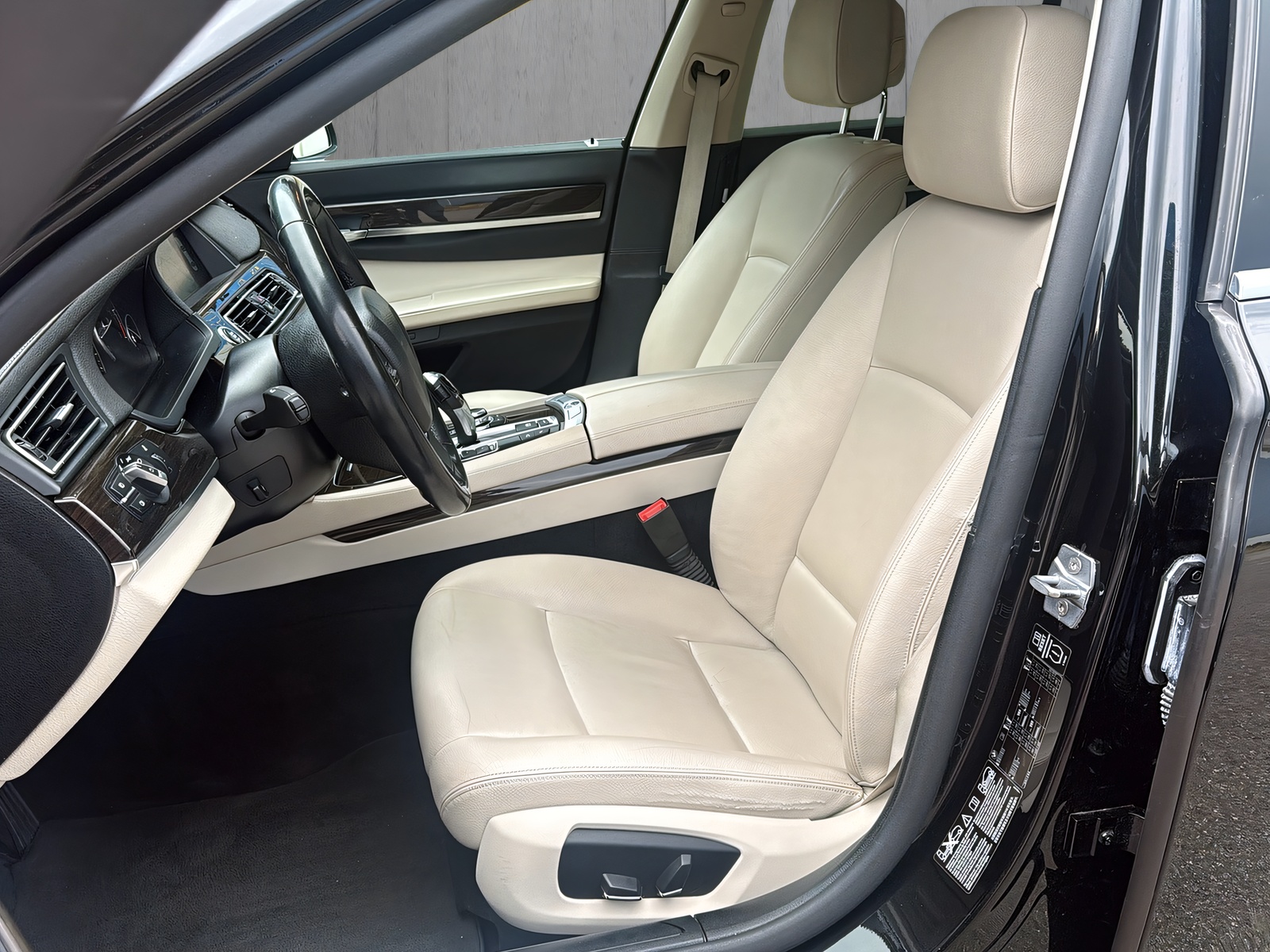 BMW 730d xDrive-image-9