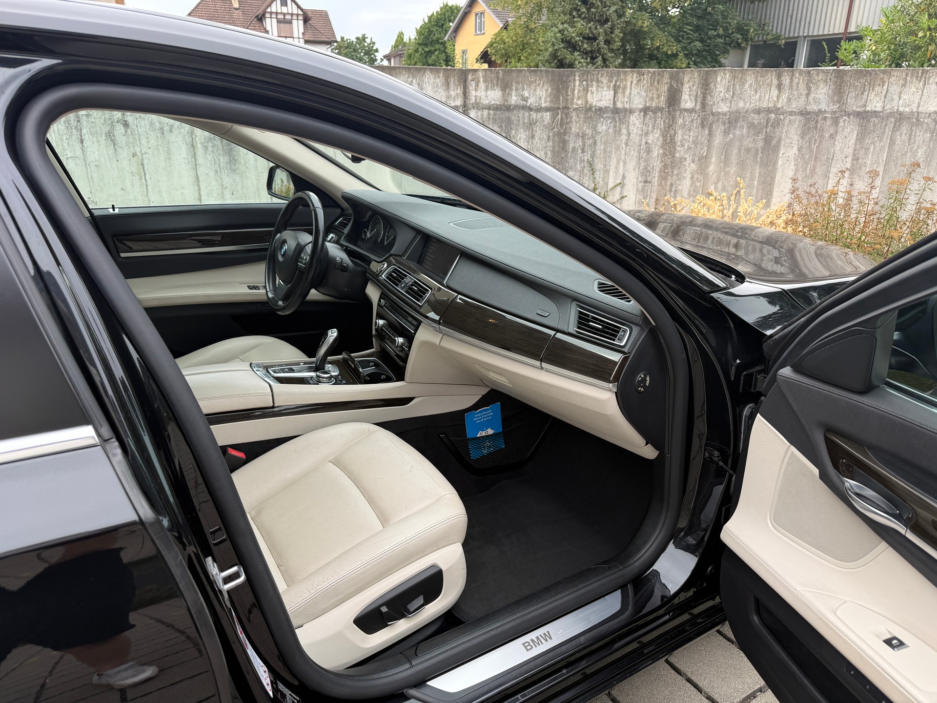 BMW 730d xDrive-image-13
