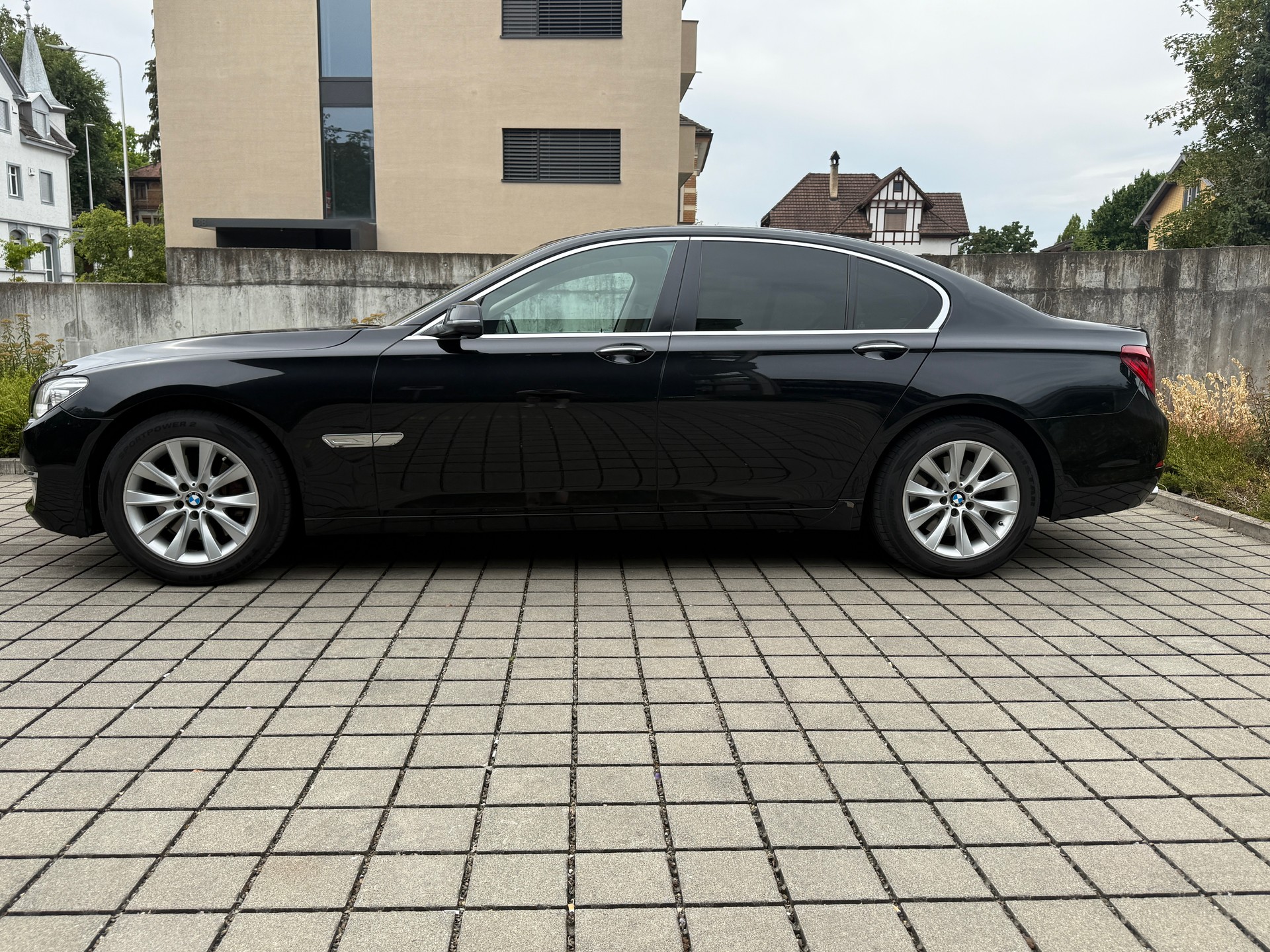 BMW 730d xDrive-image-3