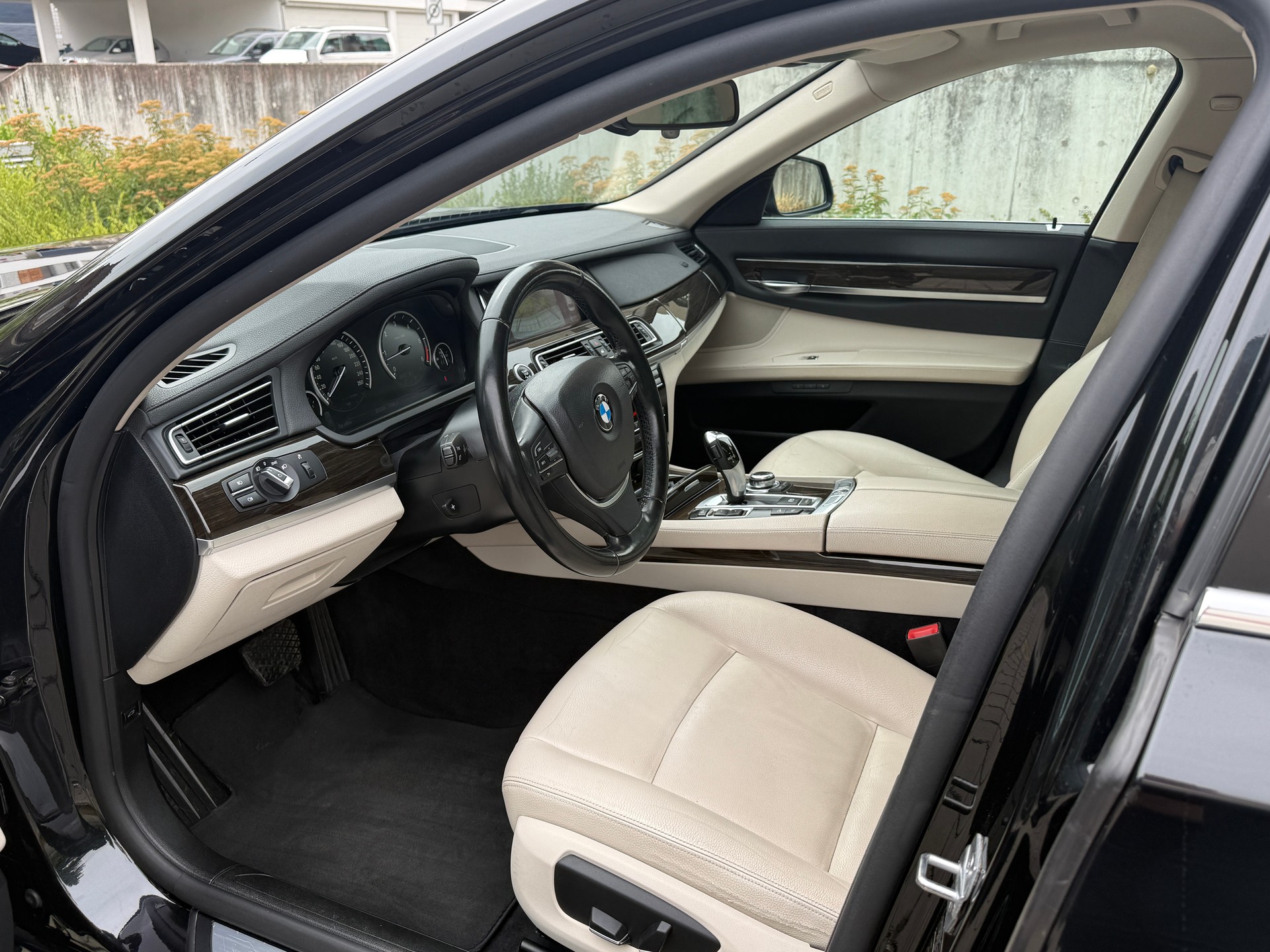 BMW 730d xDrive-image-10