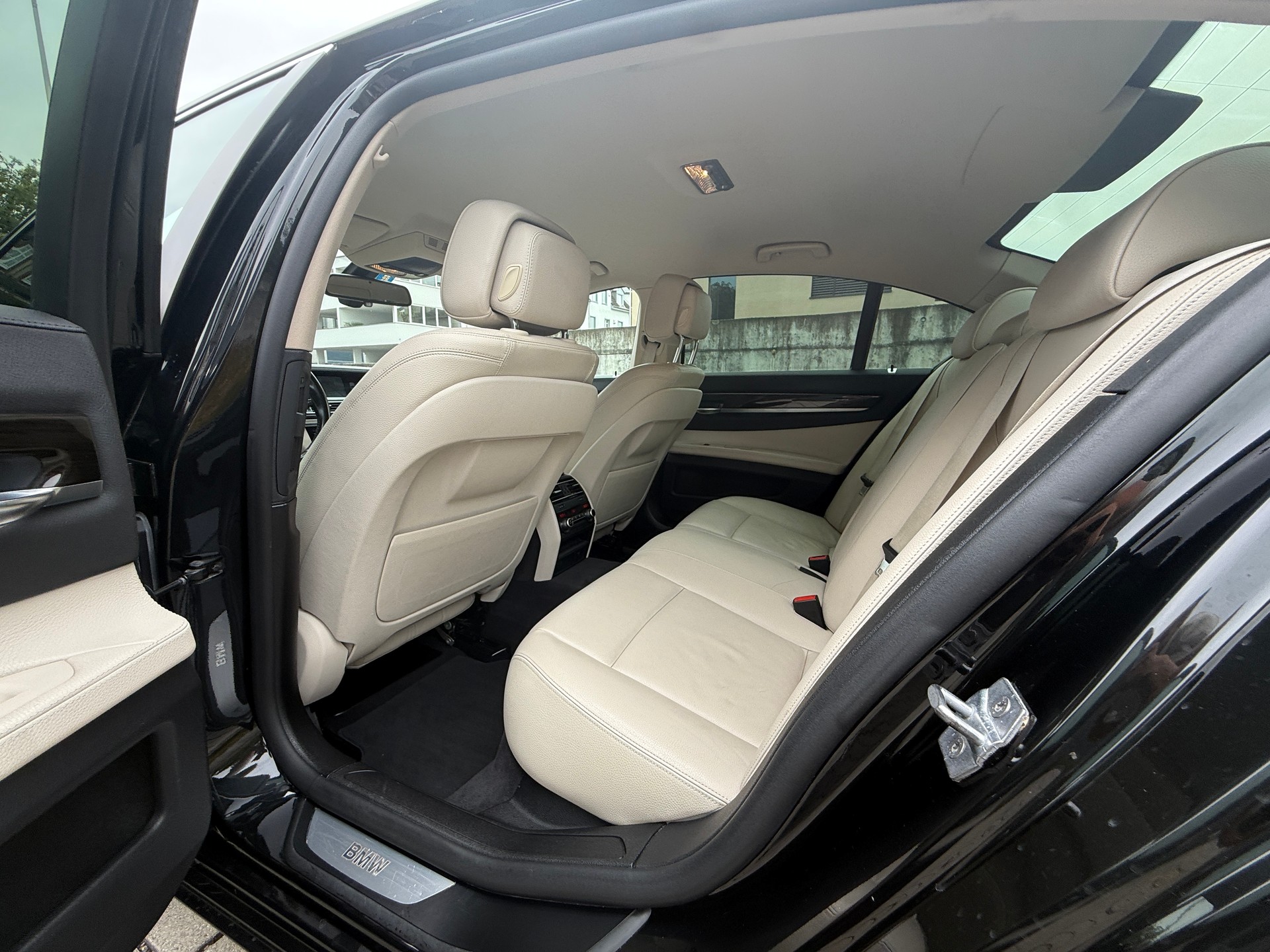 BMW 730d xDrive-image-12