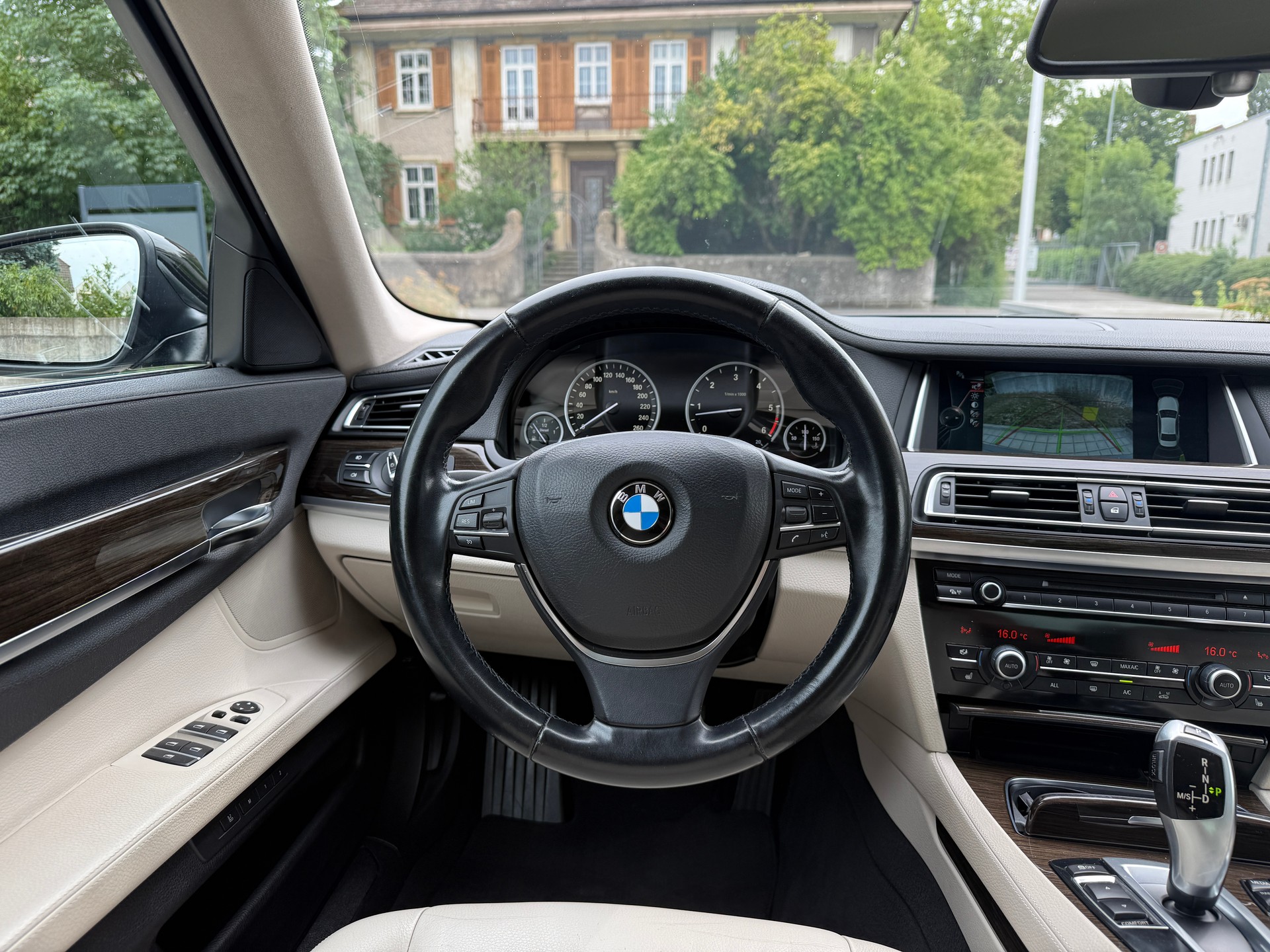 BMW 730d xDrive-image-8