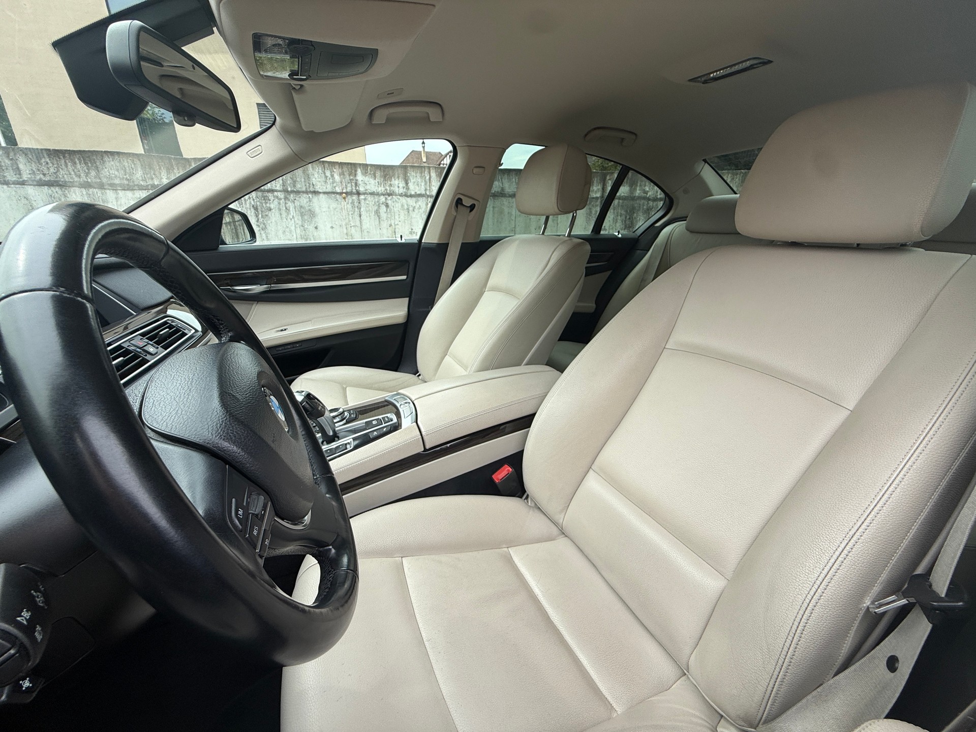 BMW 730d xDrive-image-11