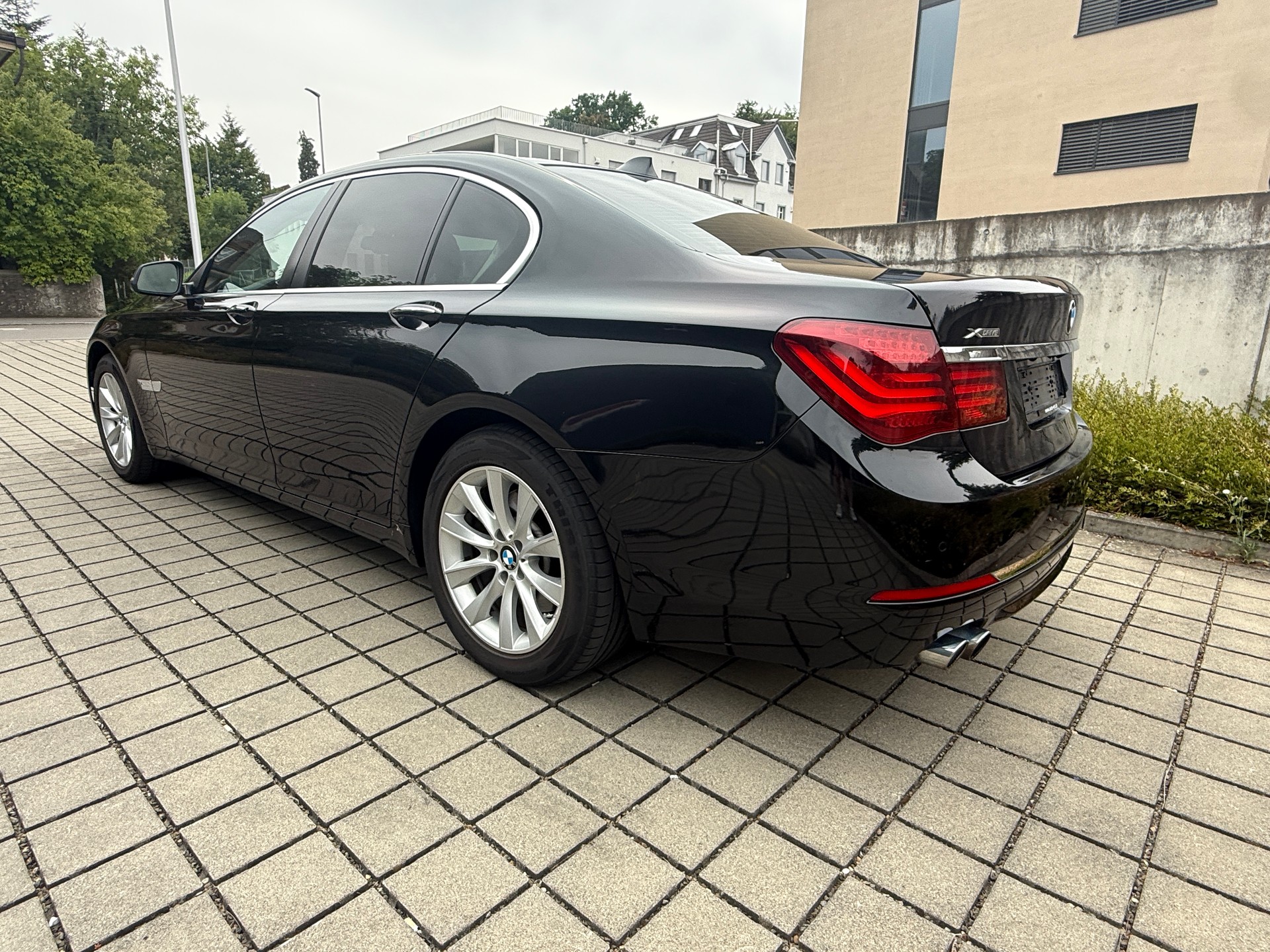 BMW 730d xDrive-image-4