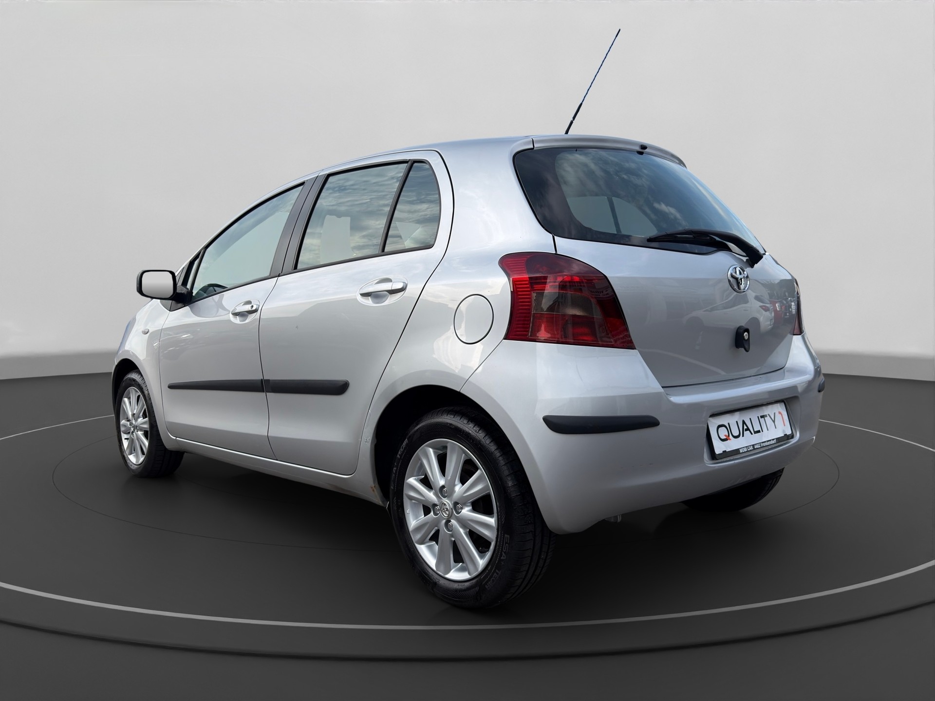 TOYOTA Yaris 1.3 Linea-image-2