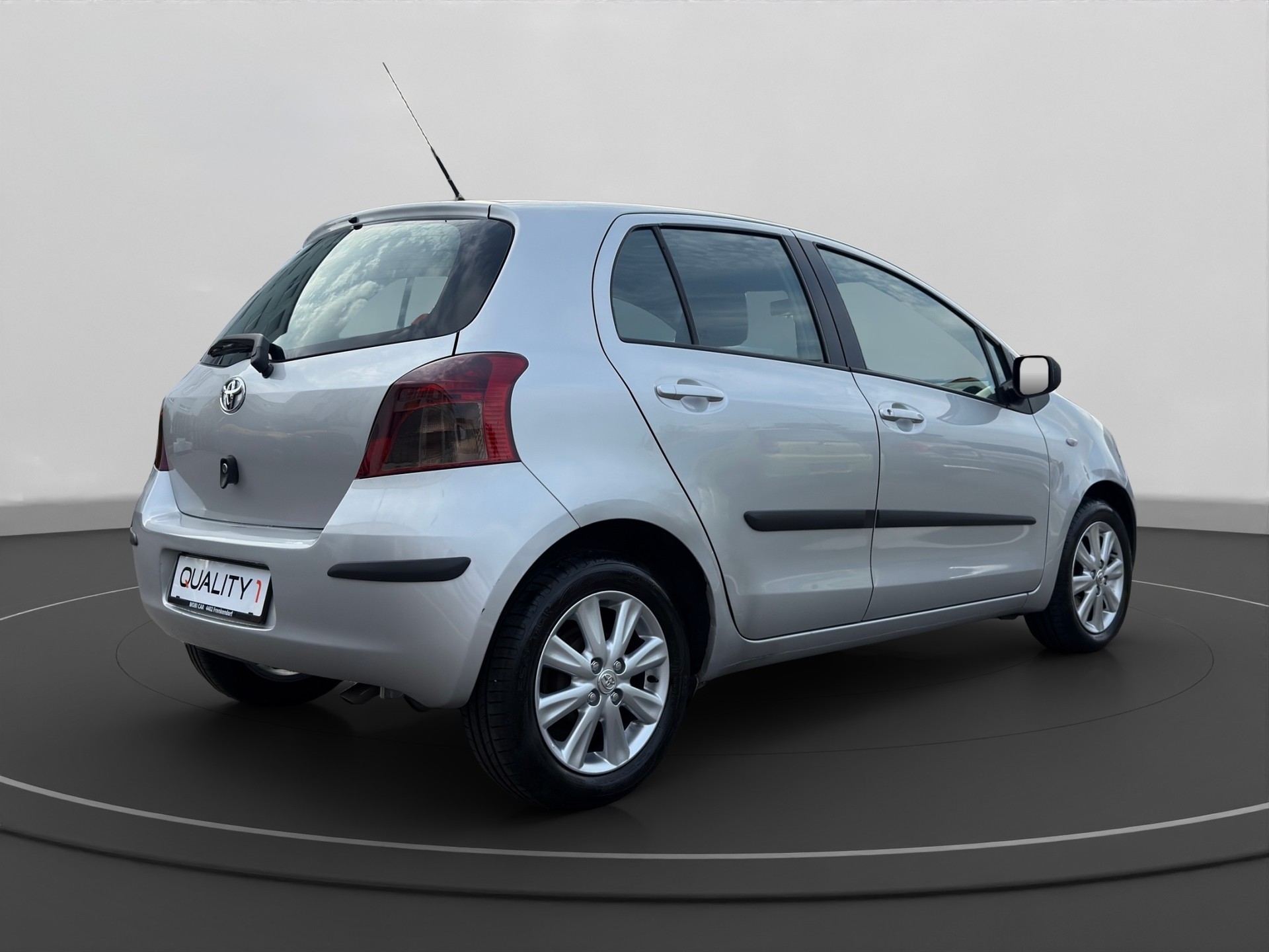 TOYOTA Yaris 1.3 Linea-image-4