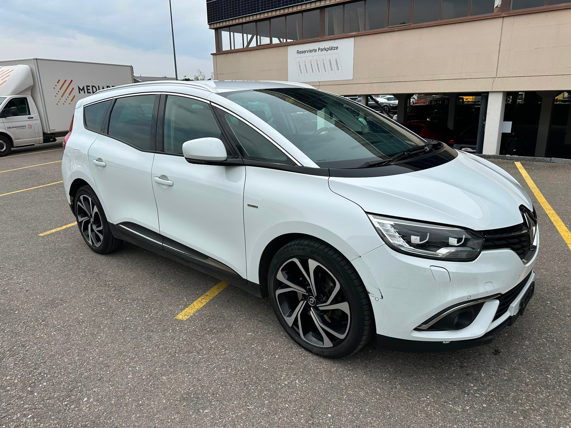 RENAULT Grand Scénic 1.6 dCi Bose EDC-image-2