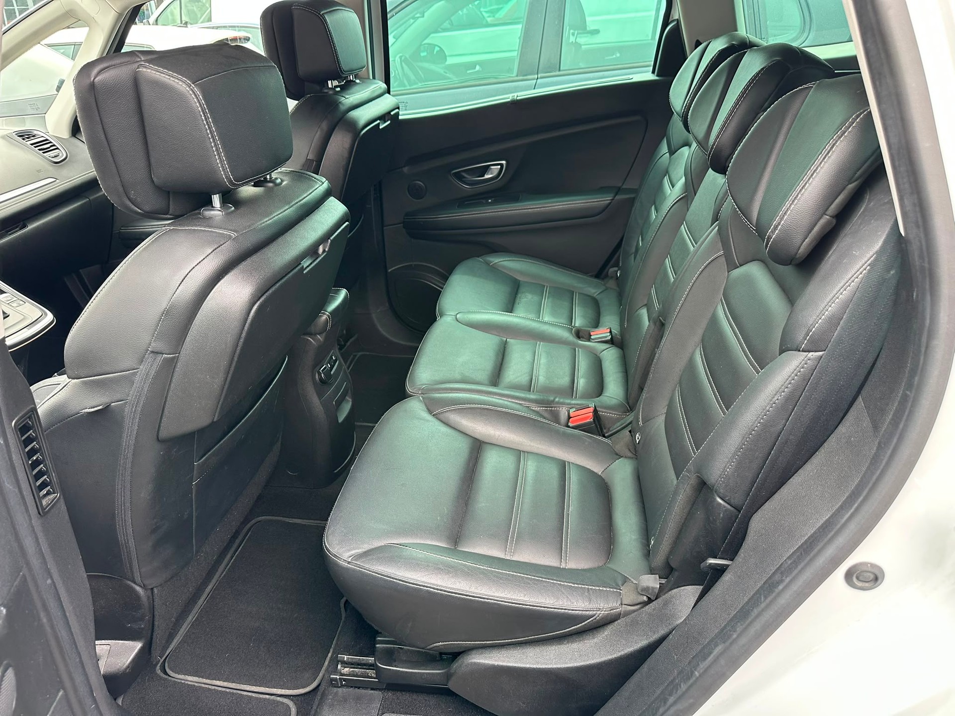 RENAULT Grand Scénic 1.6 dCi Bose EDC-image-7