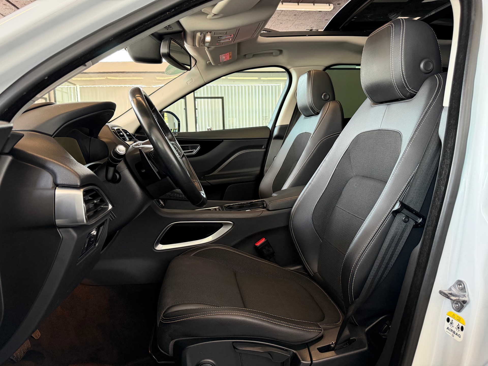 JAGUAR F-Pace 3.0 D300 R-Dynamic S AWD-image-10